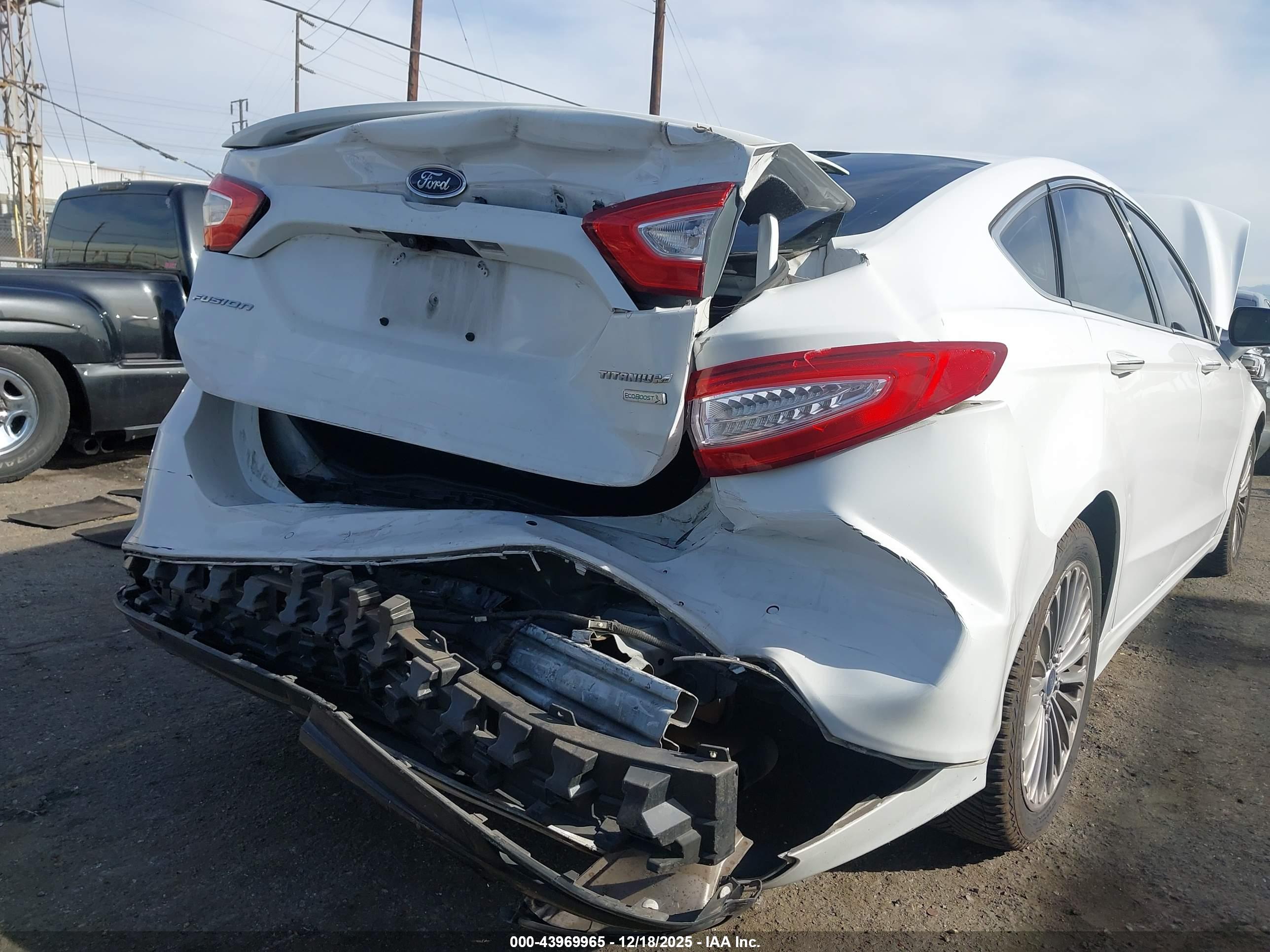 FORD FUSION image 6