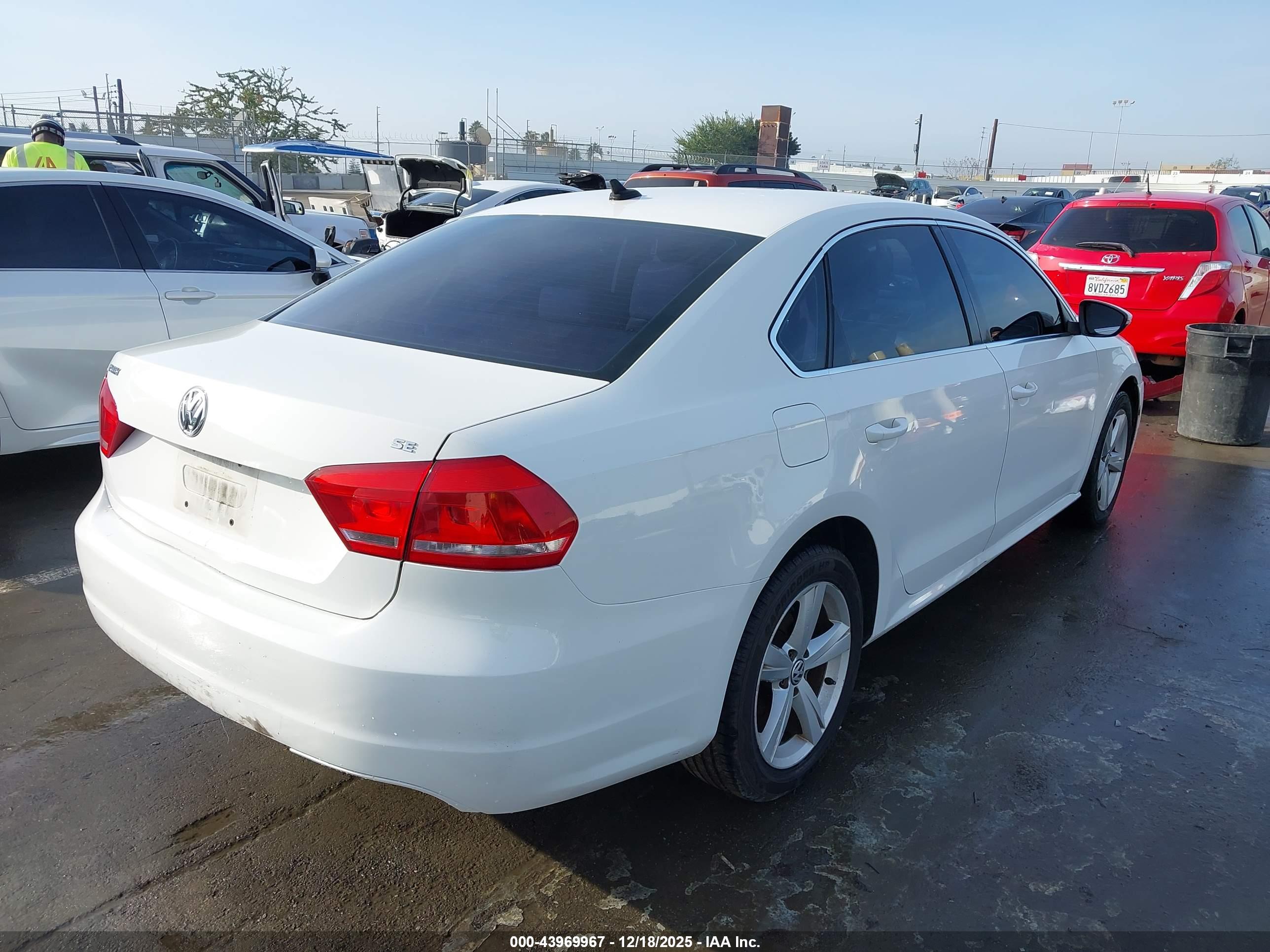 VOLKSWAGEN PASSAT image 4