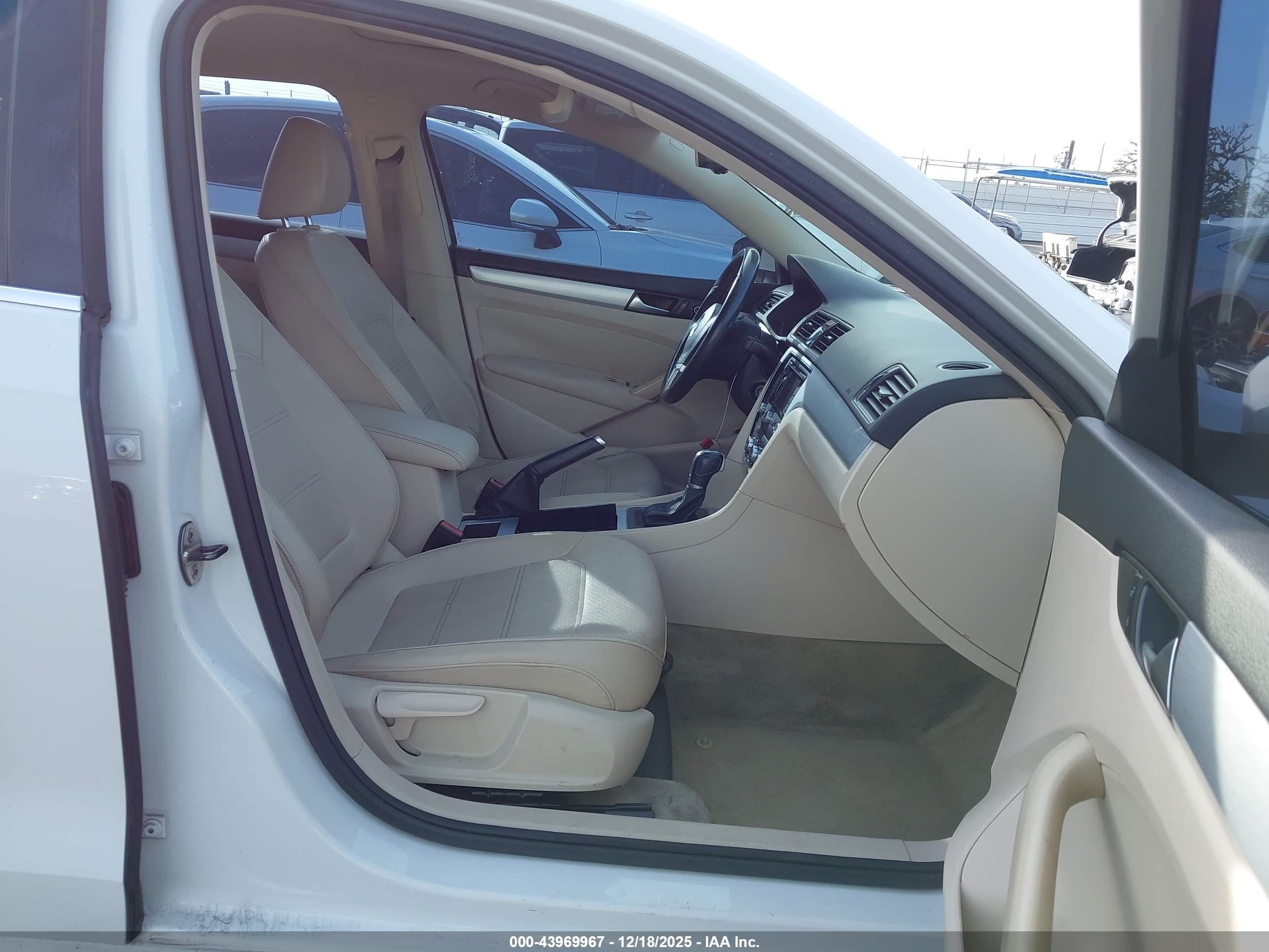 VOLKSWAGEN PASSAT image 5
