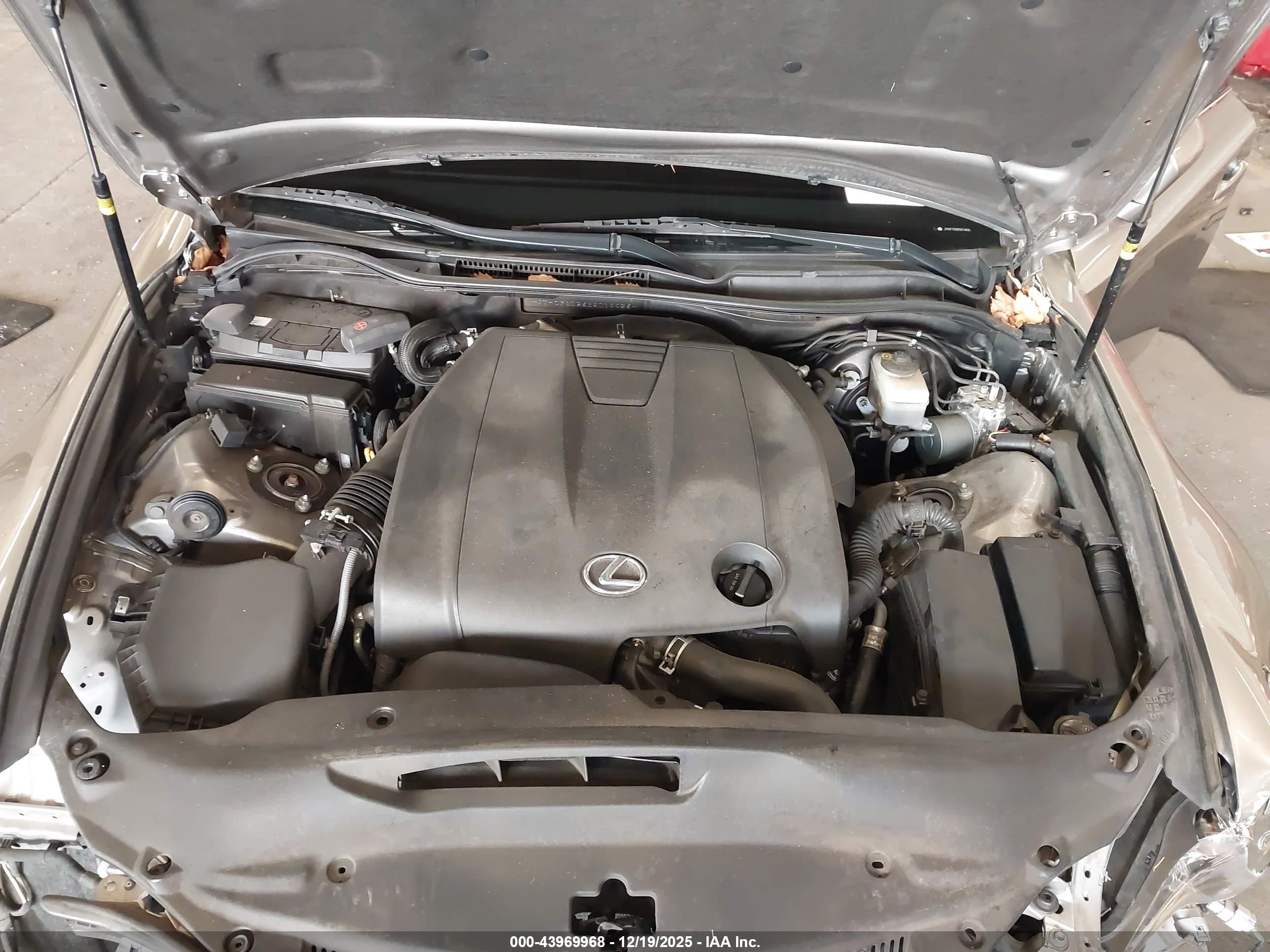 LEXUS IS image 10