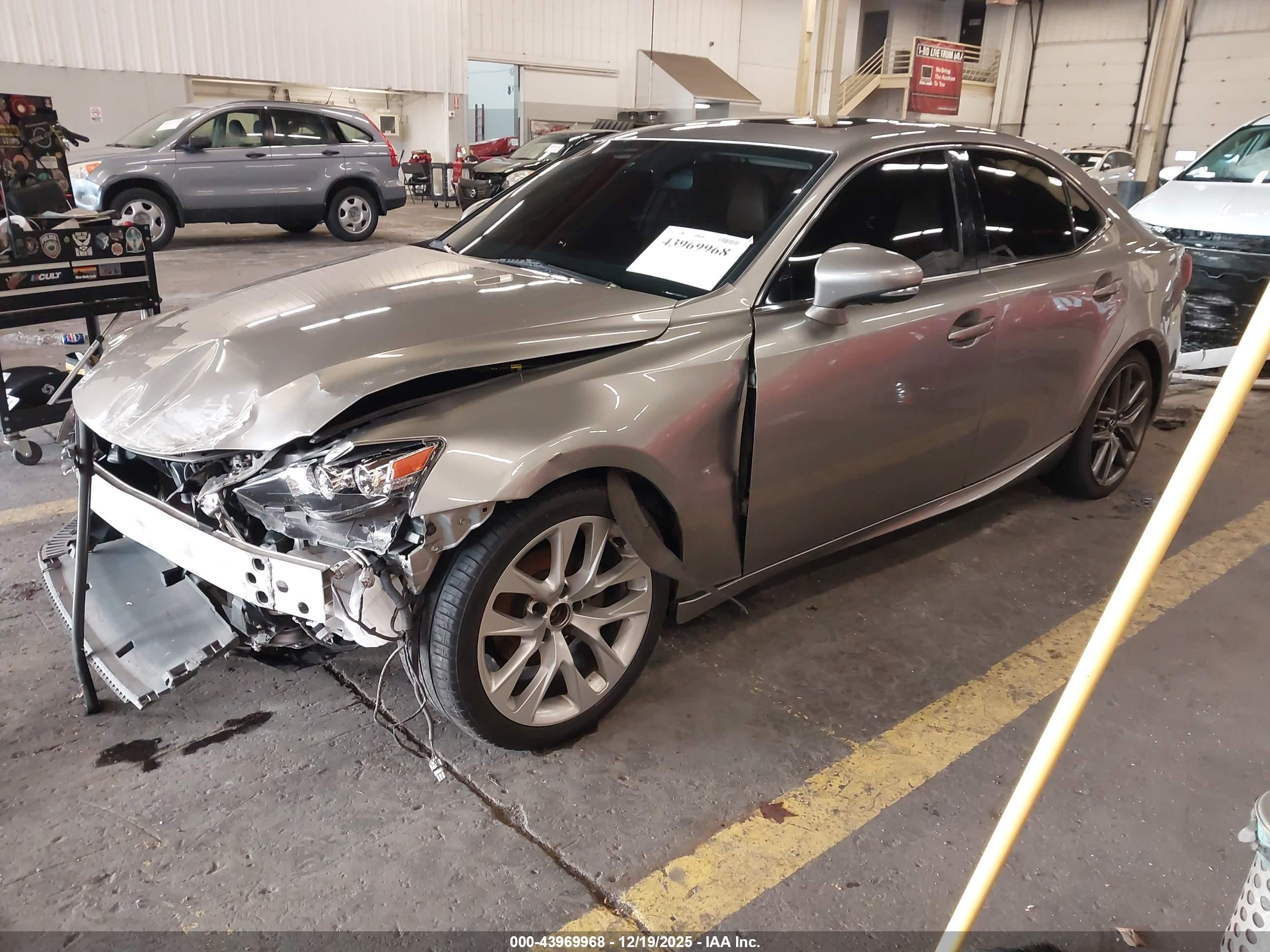 LEXUS IS image 2