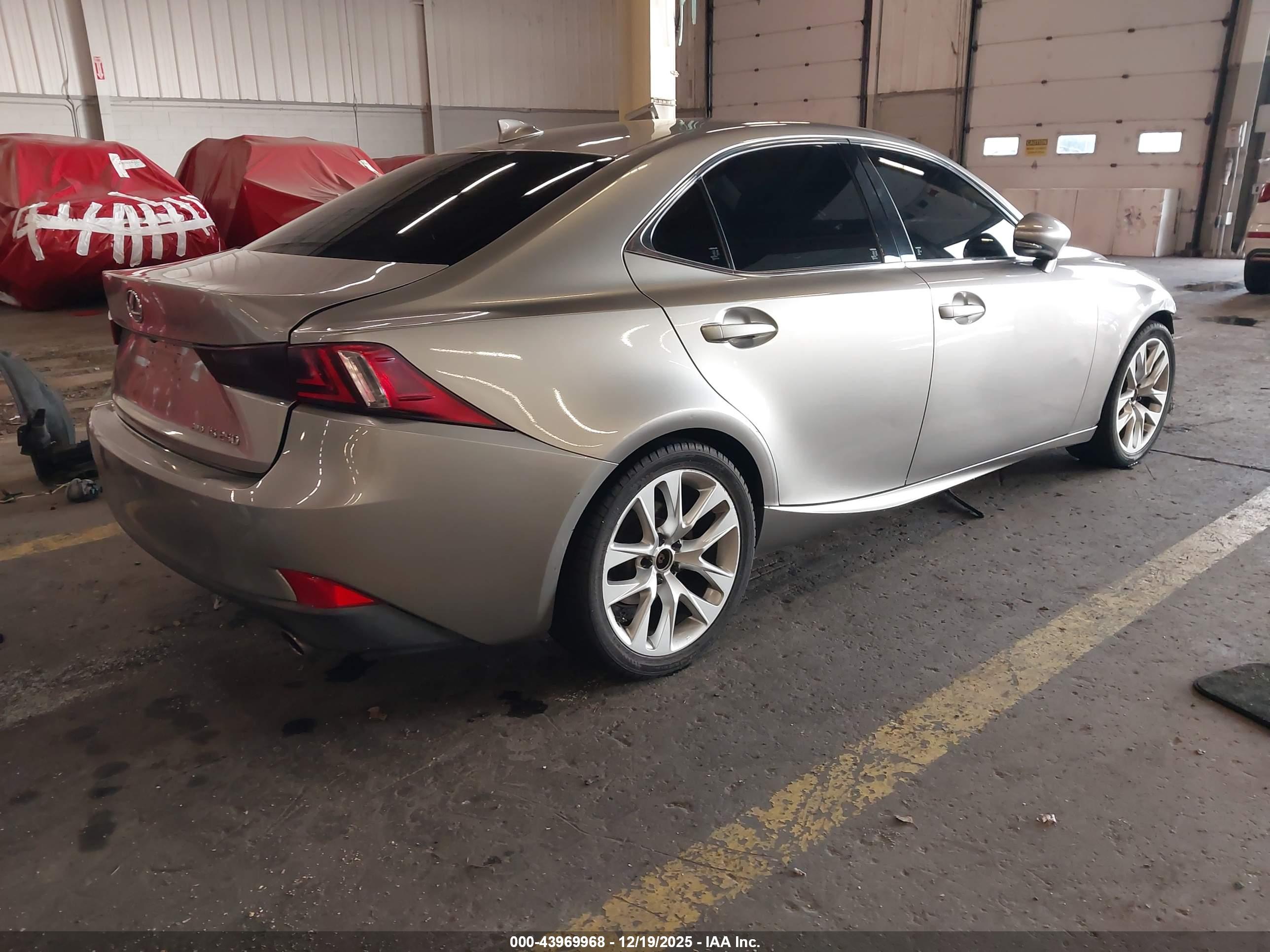 LEXUS IS image 4