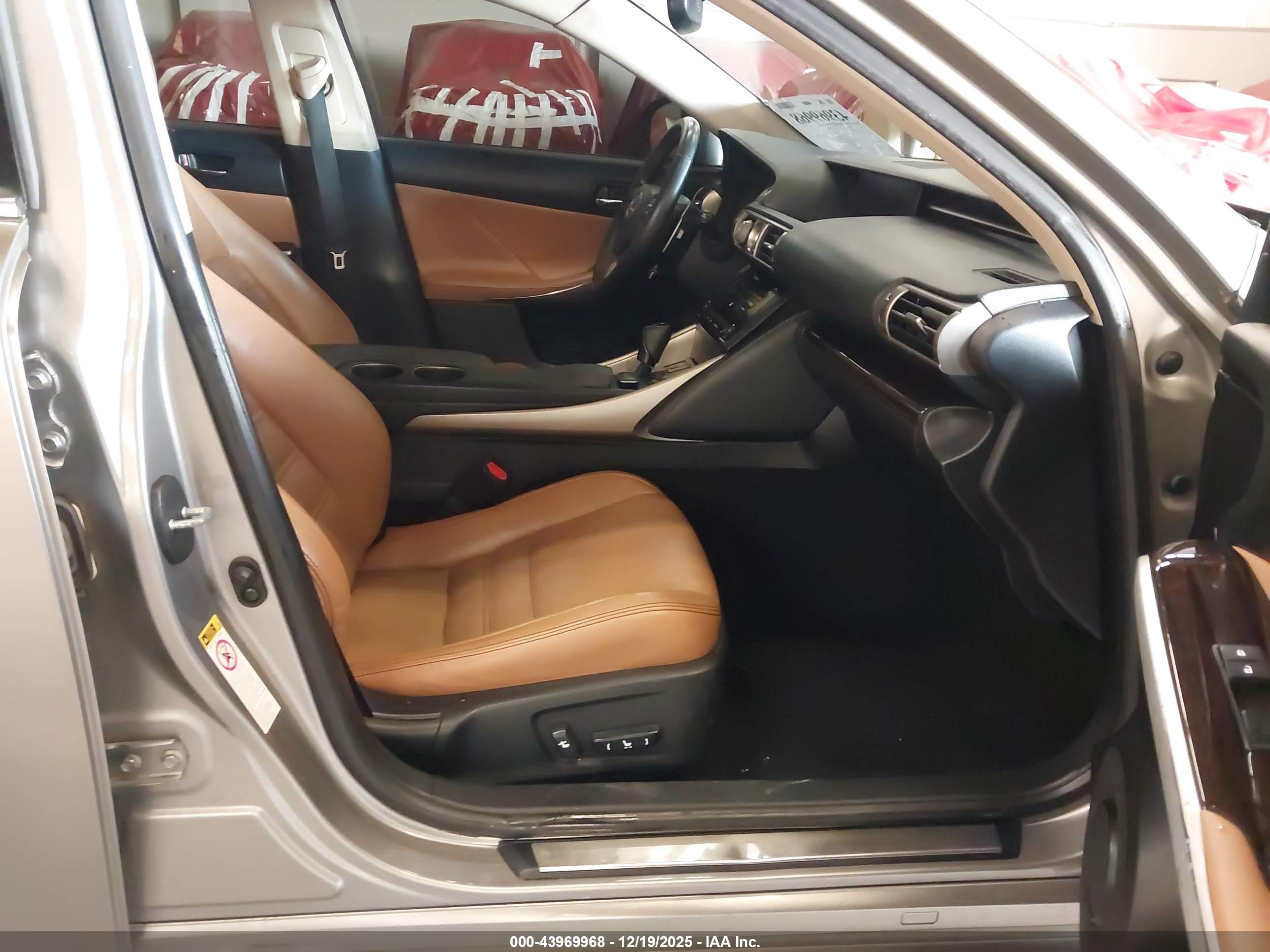 LEXUS IS image 5