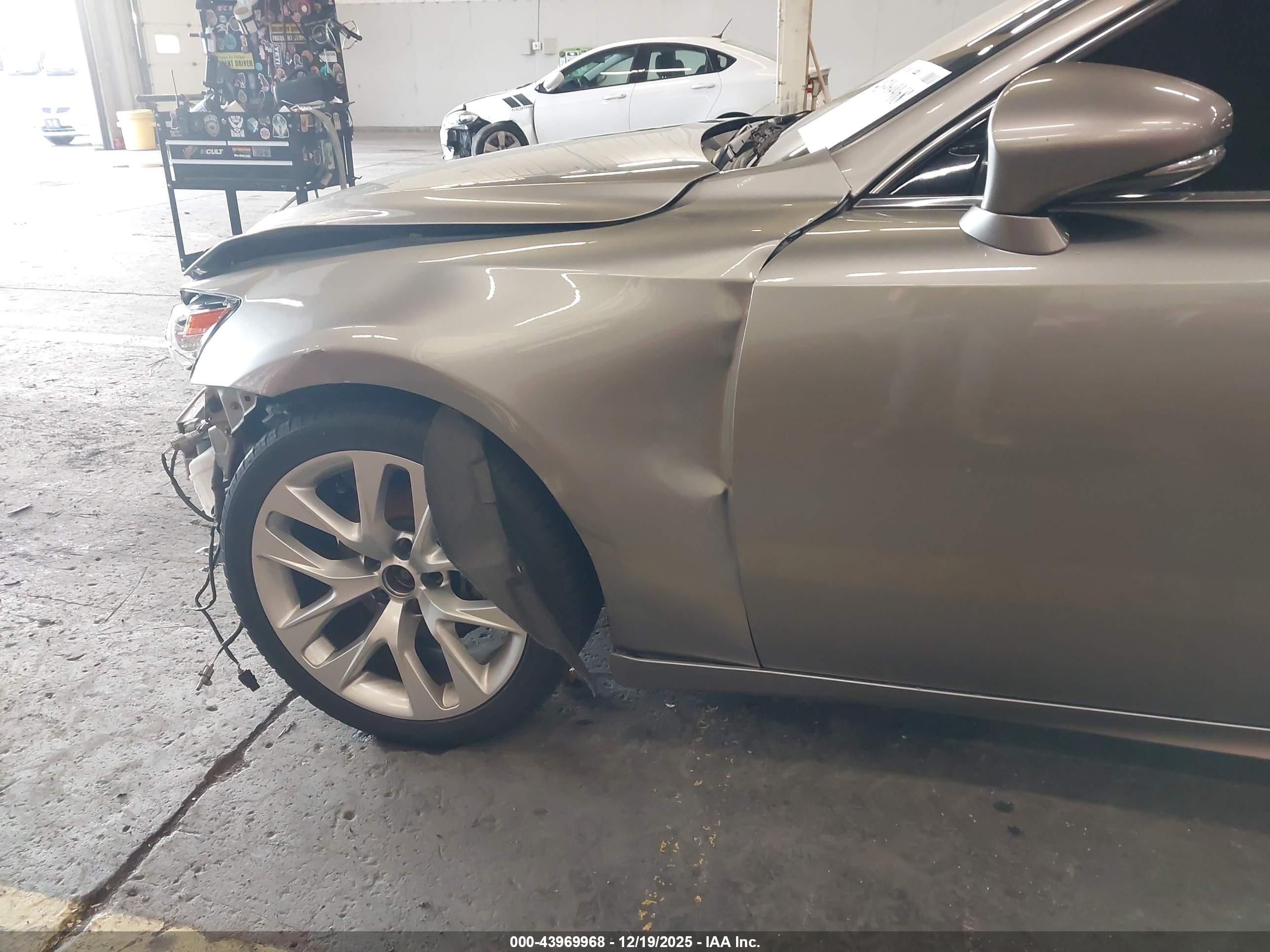 LEXUS IS image 6