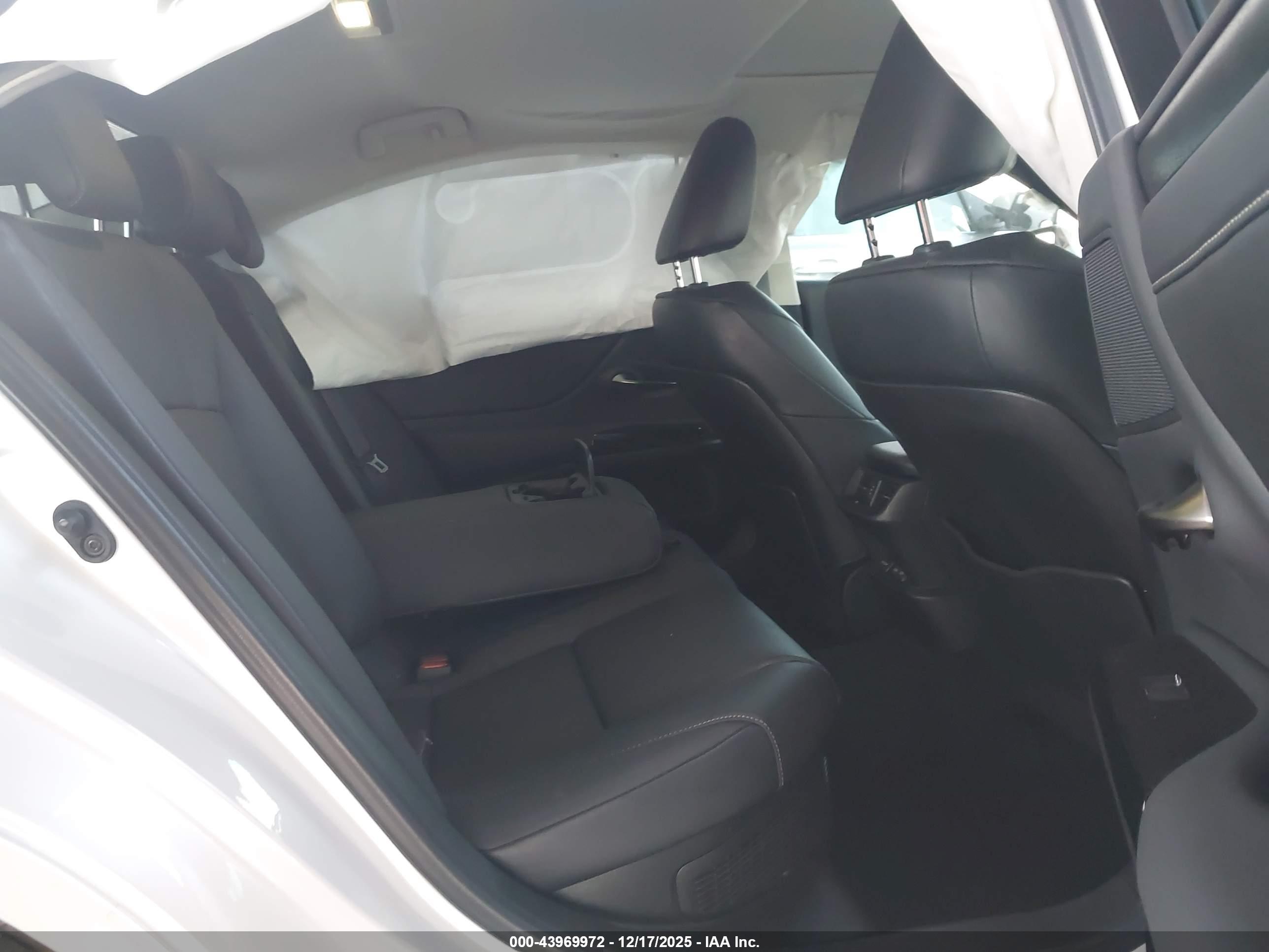LEXUS ES image 8