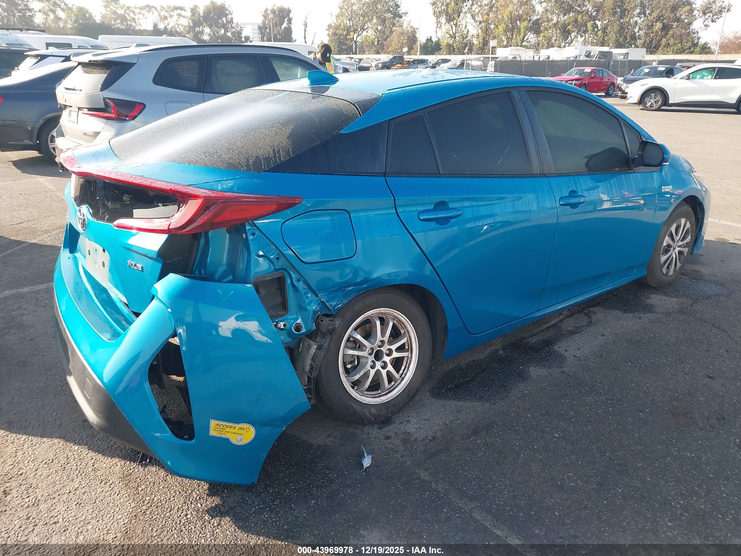 TOYOTA PRIUS image 4