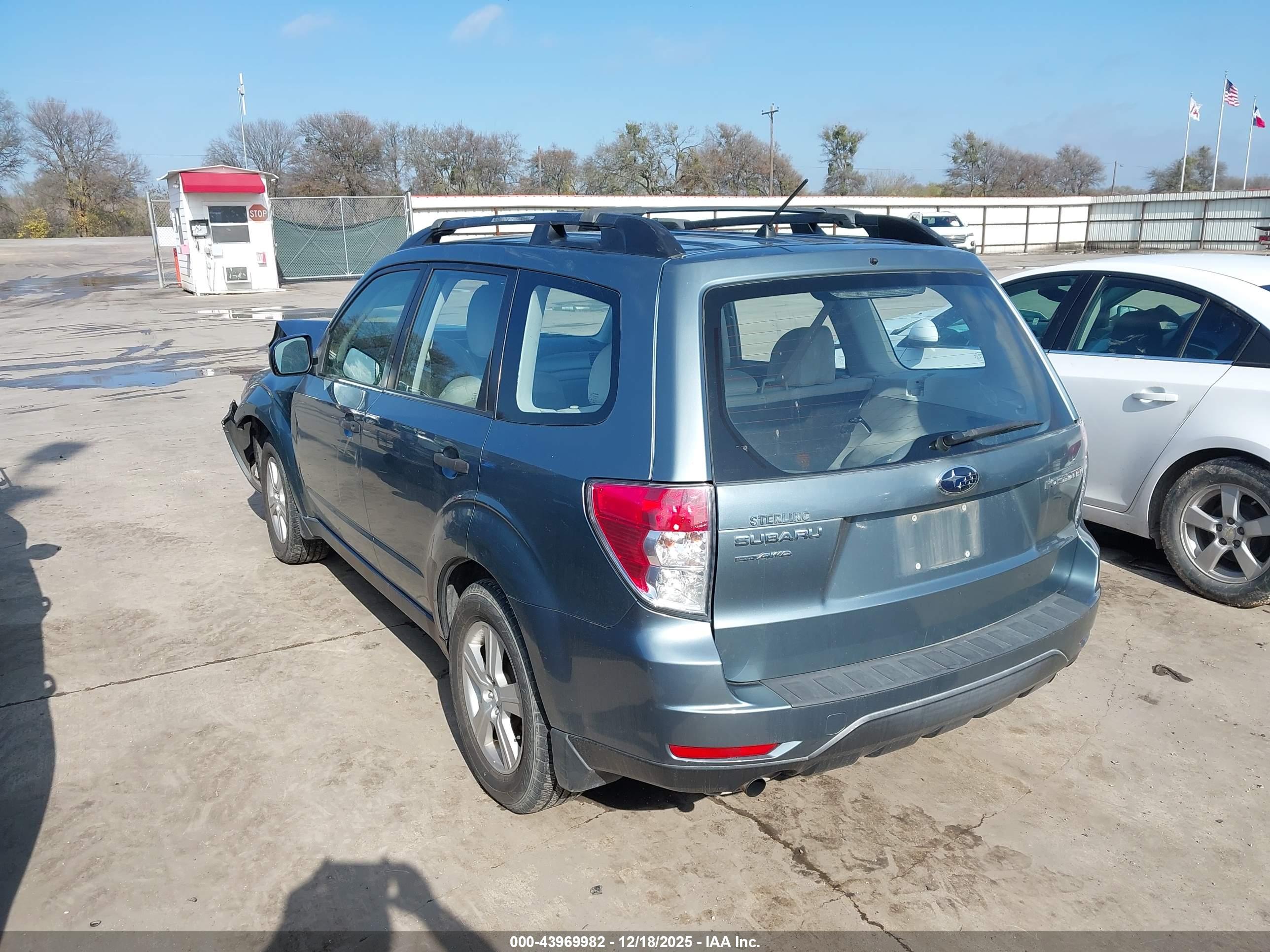 SUBARU FORESTER image 3