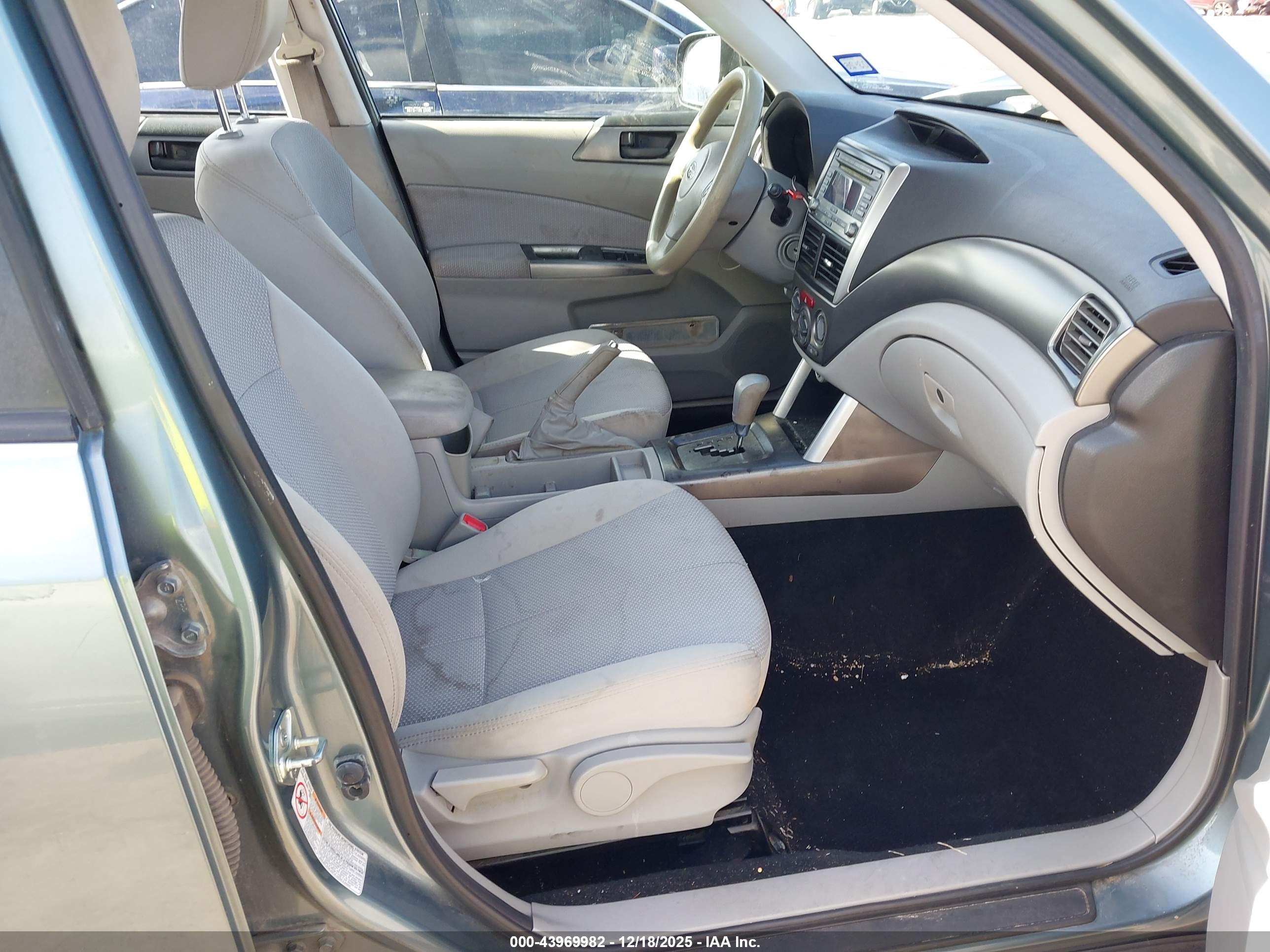 SUBARU FORESTER image 5