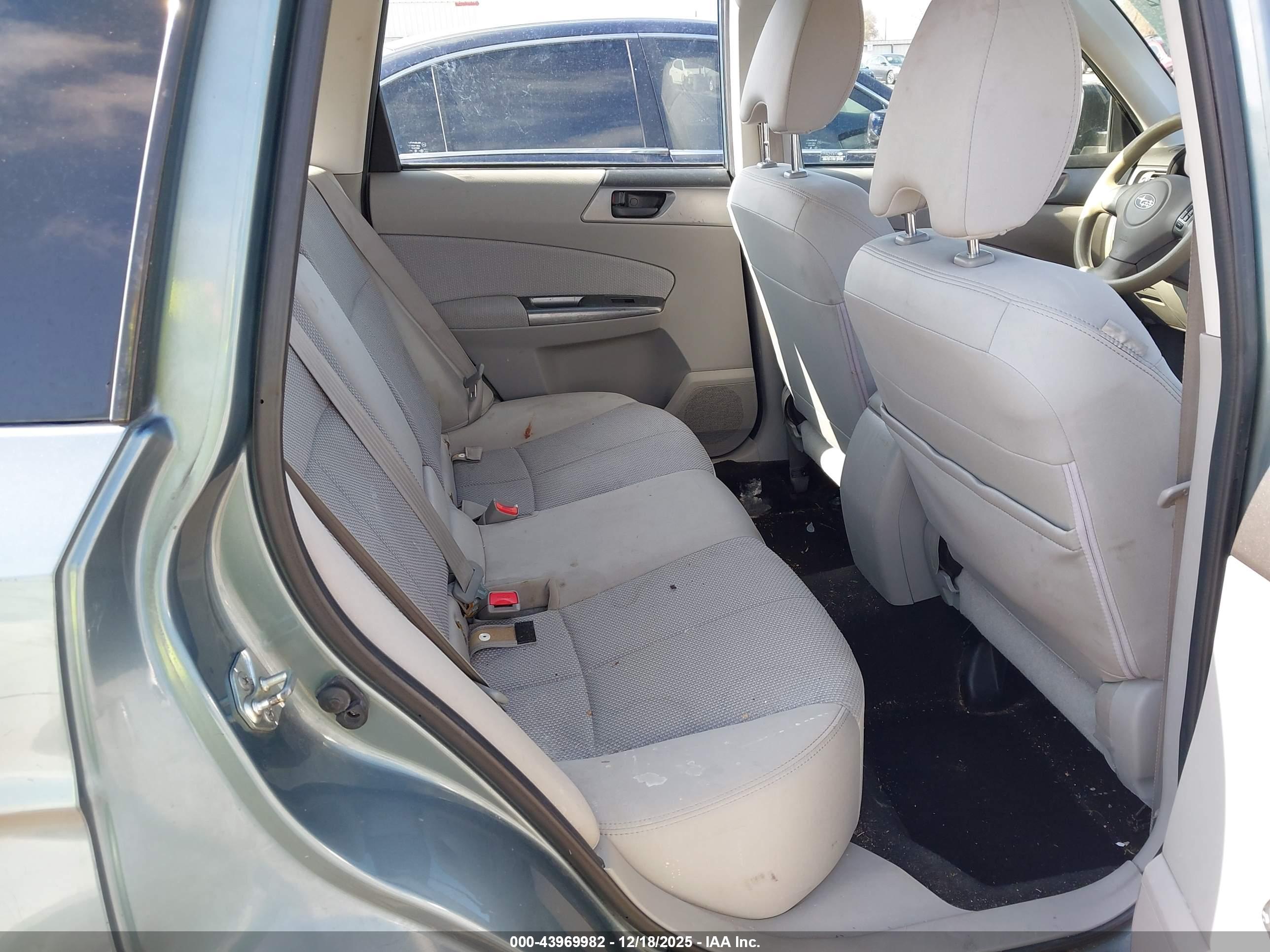 SUBARU FORESTER image 8
