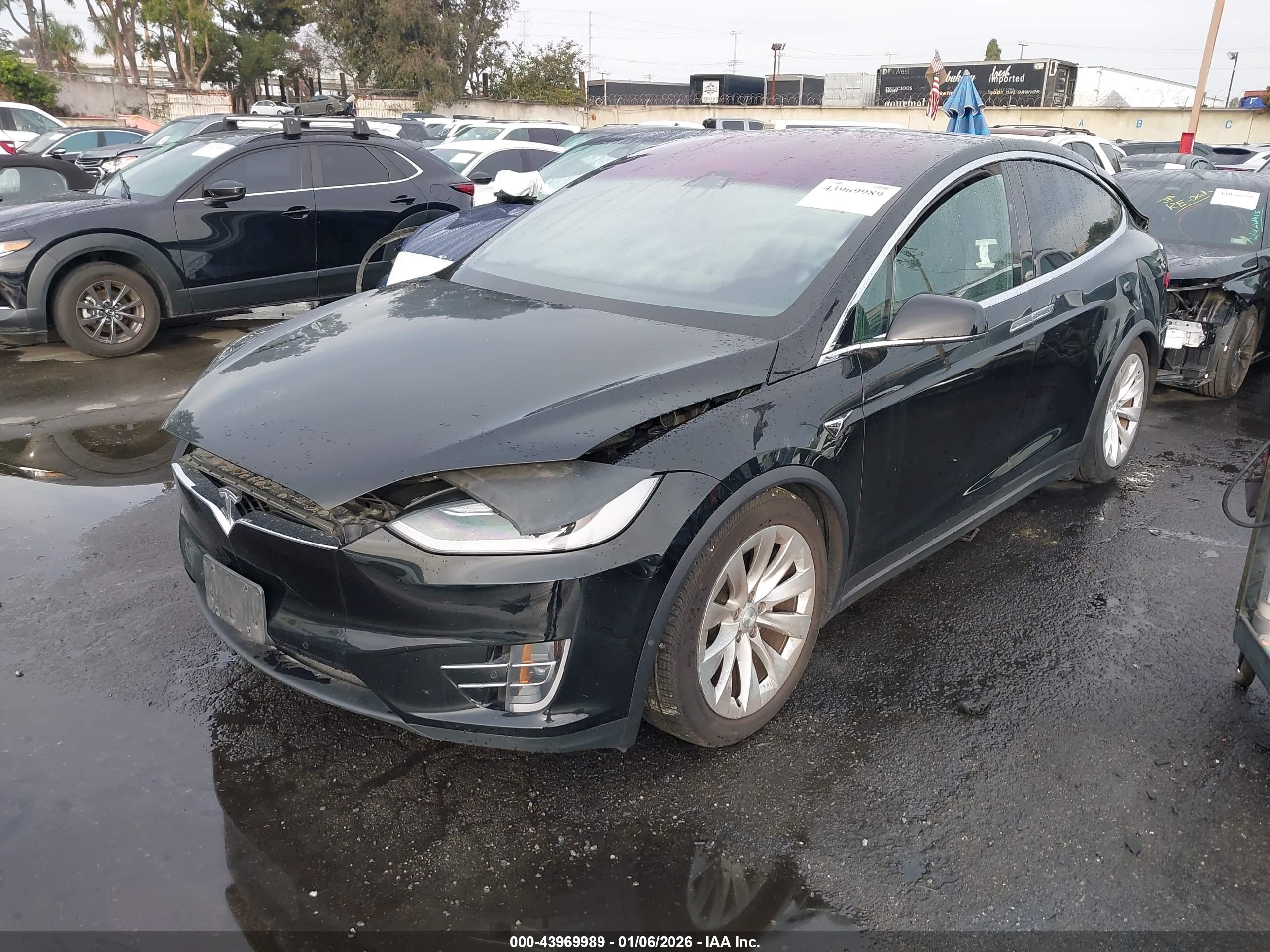 TESLA MODEL image 2
