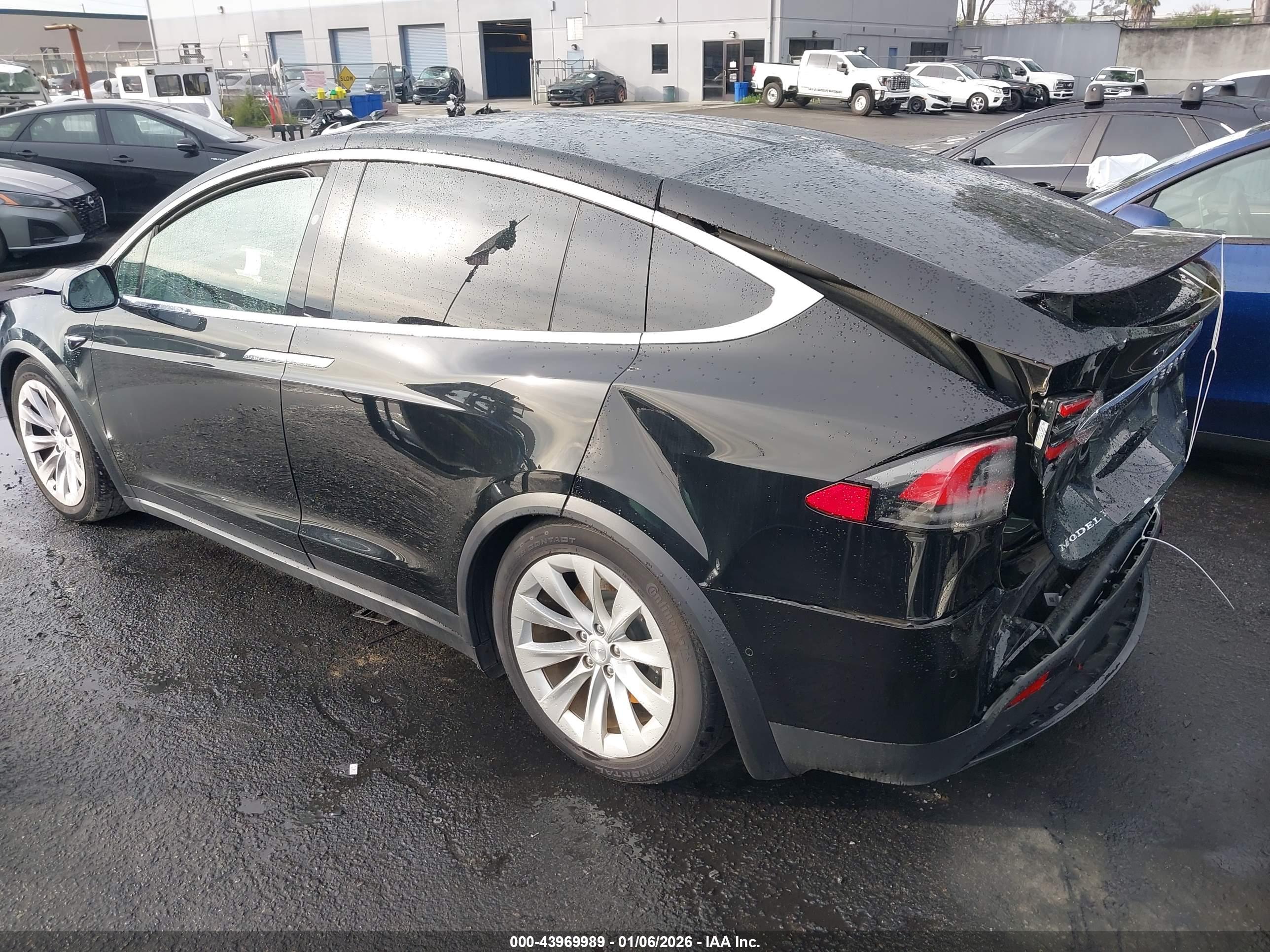 TESLA MODEL image 3