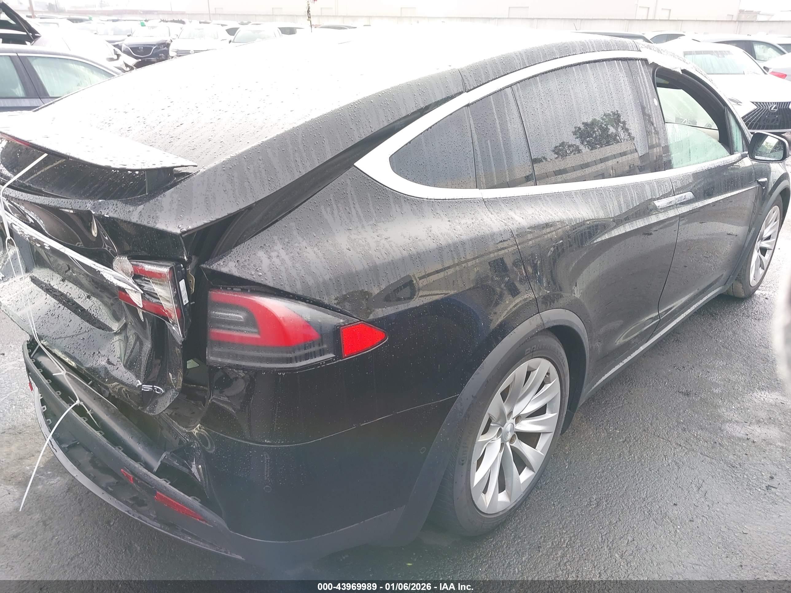 TESLA MODEL image 4