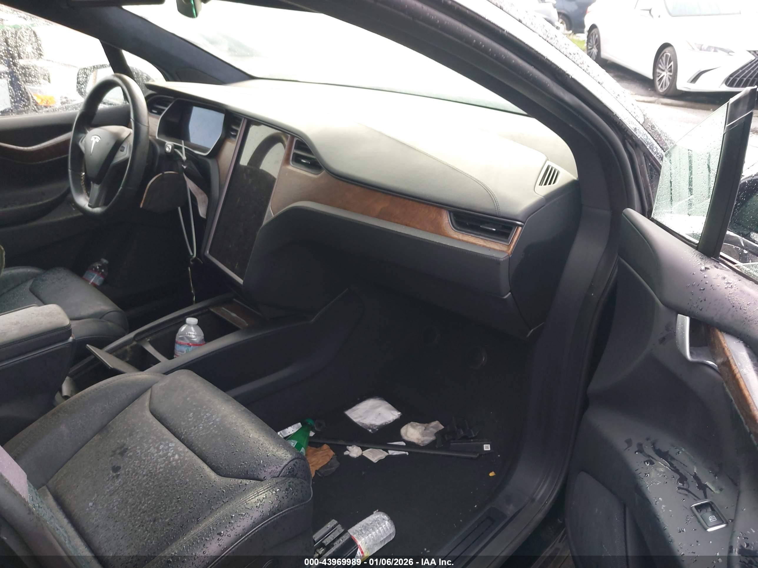 TESLA MODEL image 5