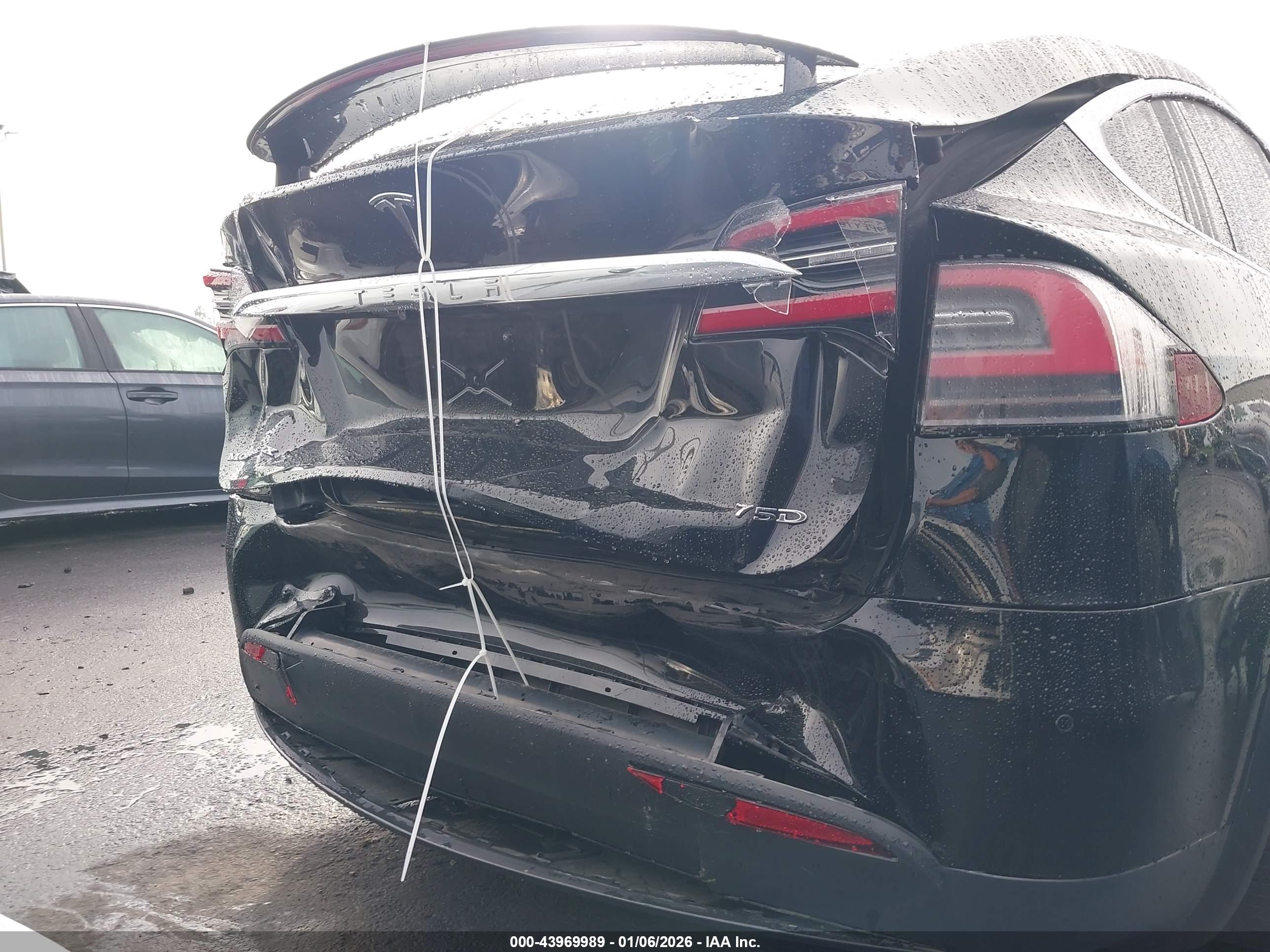 TESLA MODEL image 6