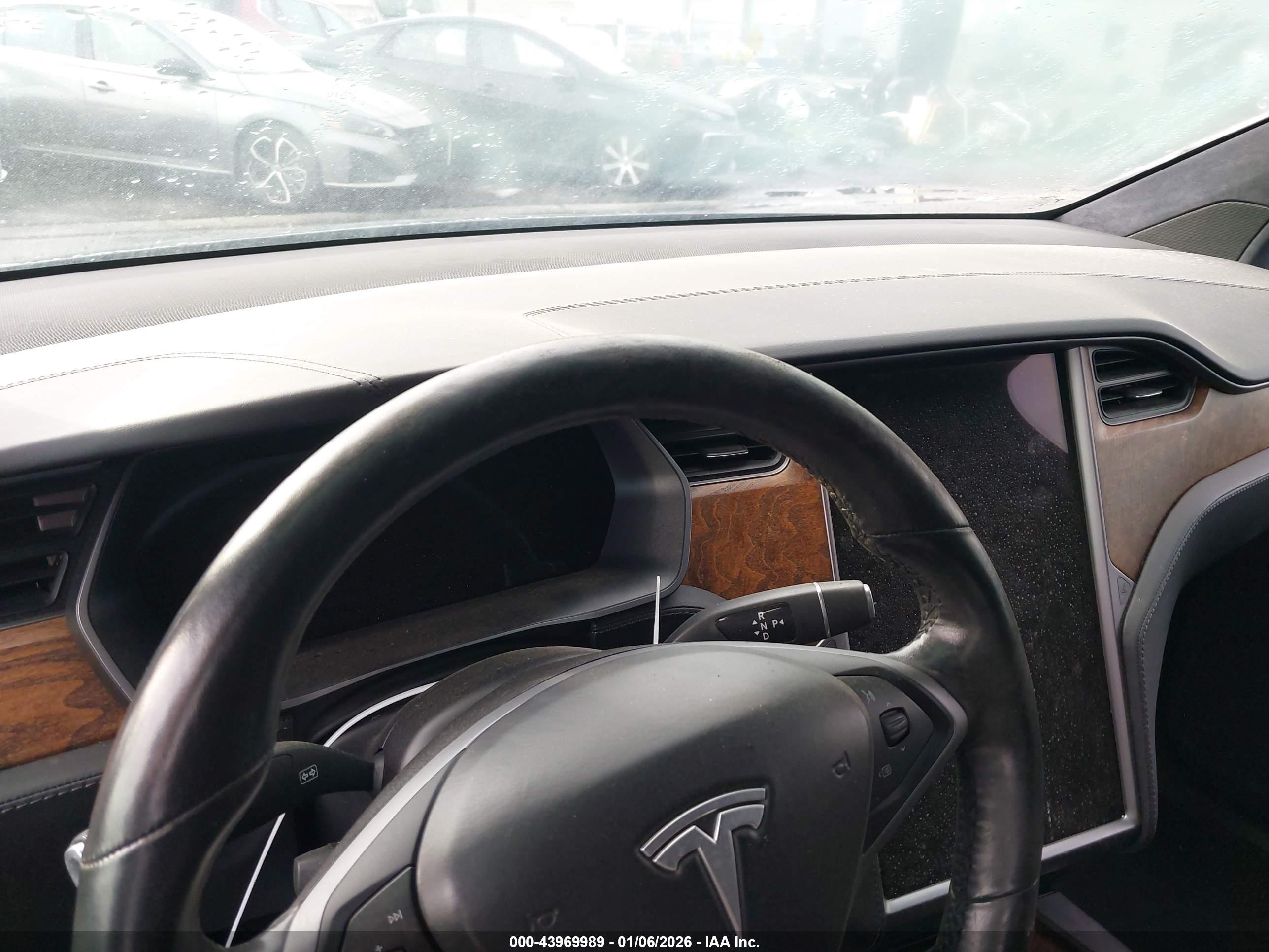 TESLA MODEL image 7
