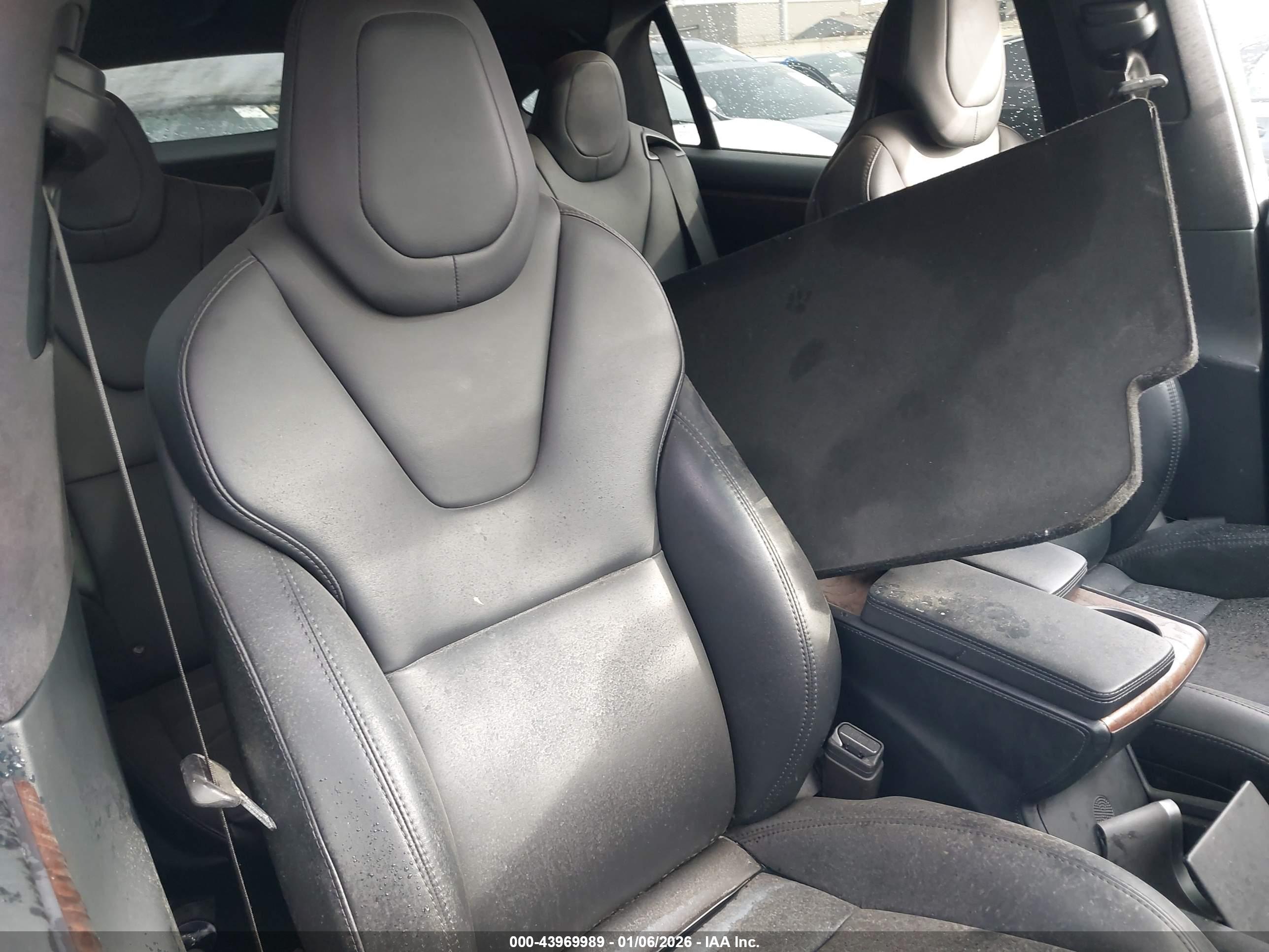 TESLA MODEL image 8