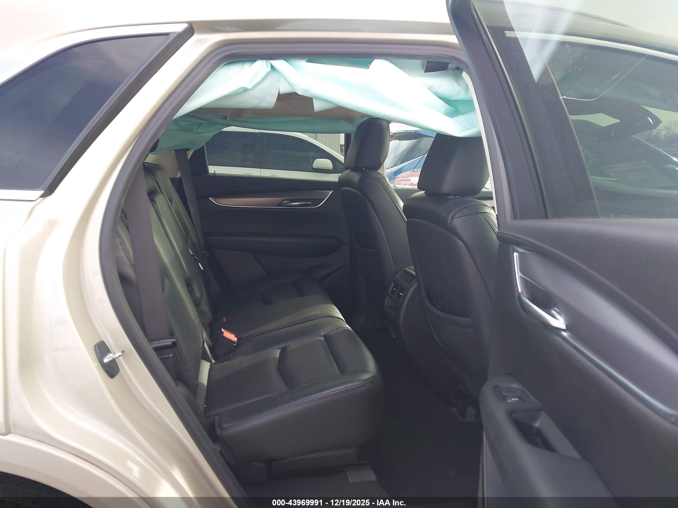 CADILLAC XT5 image 8