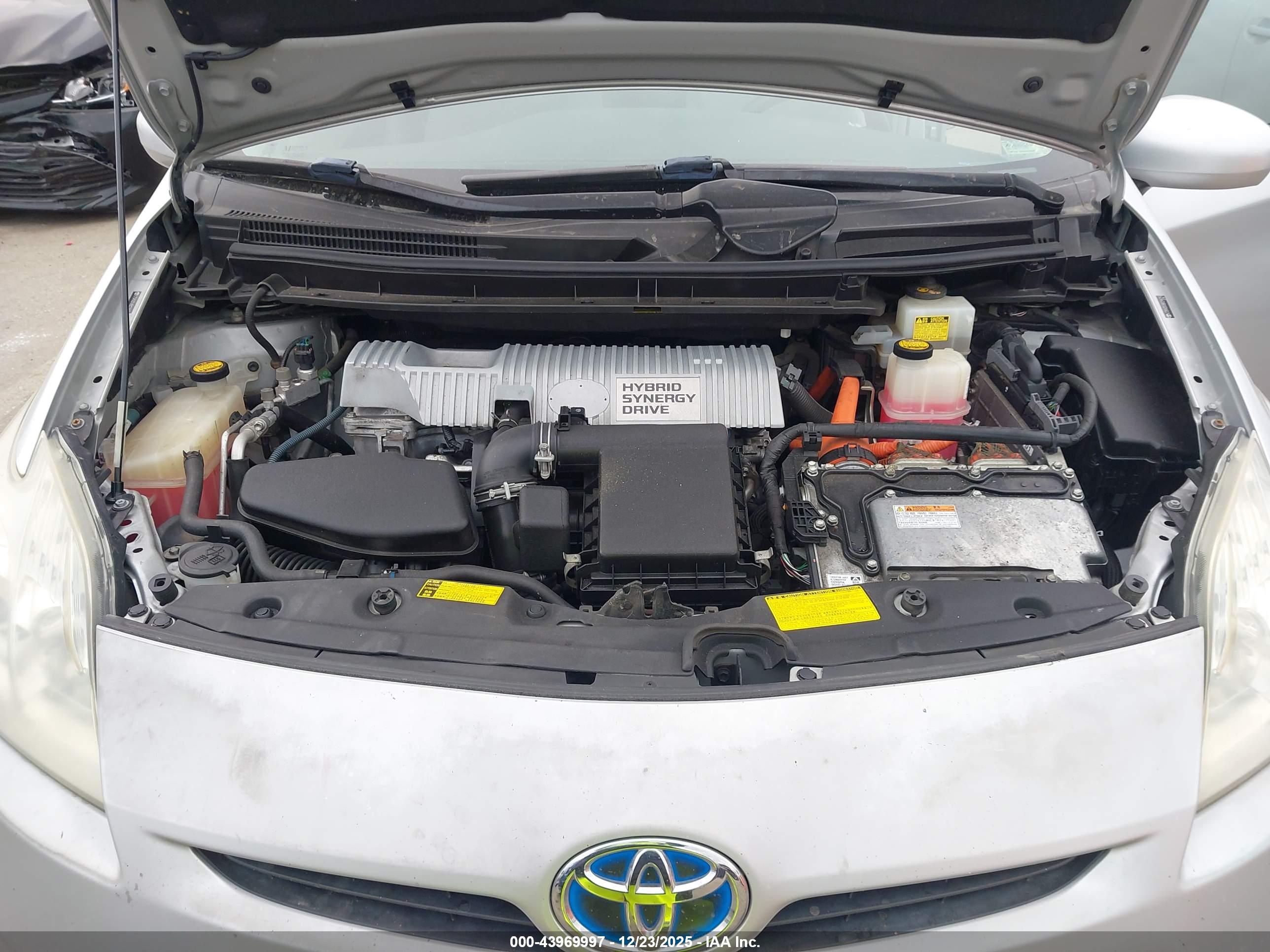 TOYOTA PRIUS image 10