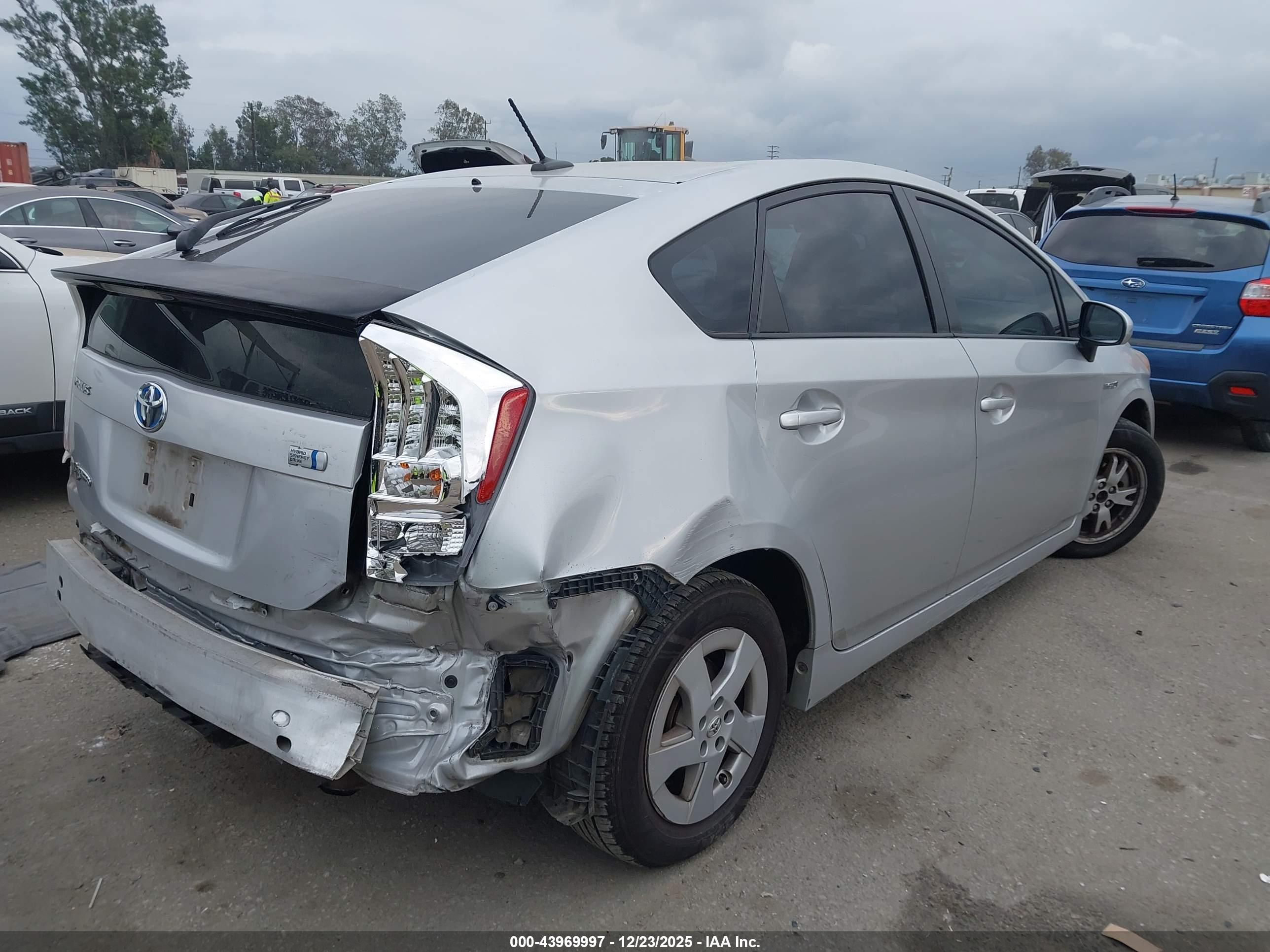 TOYOTA PRIUS image 4