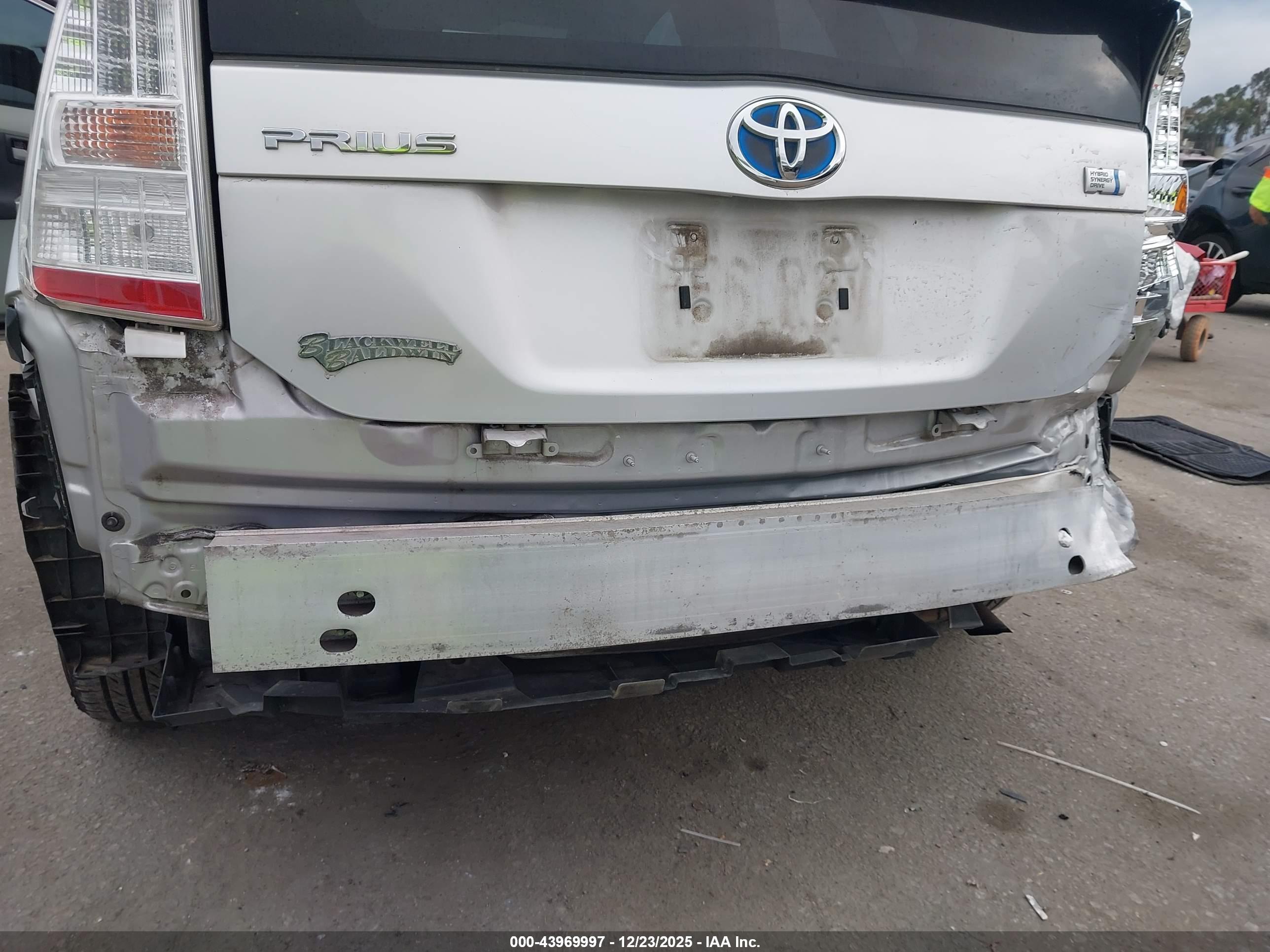 TOYOTA PRIUS image 6