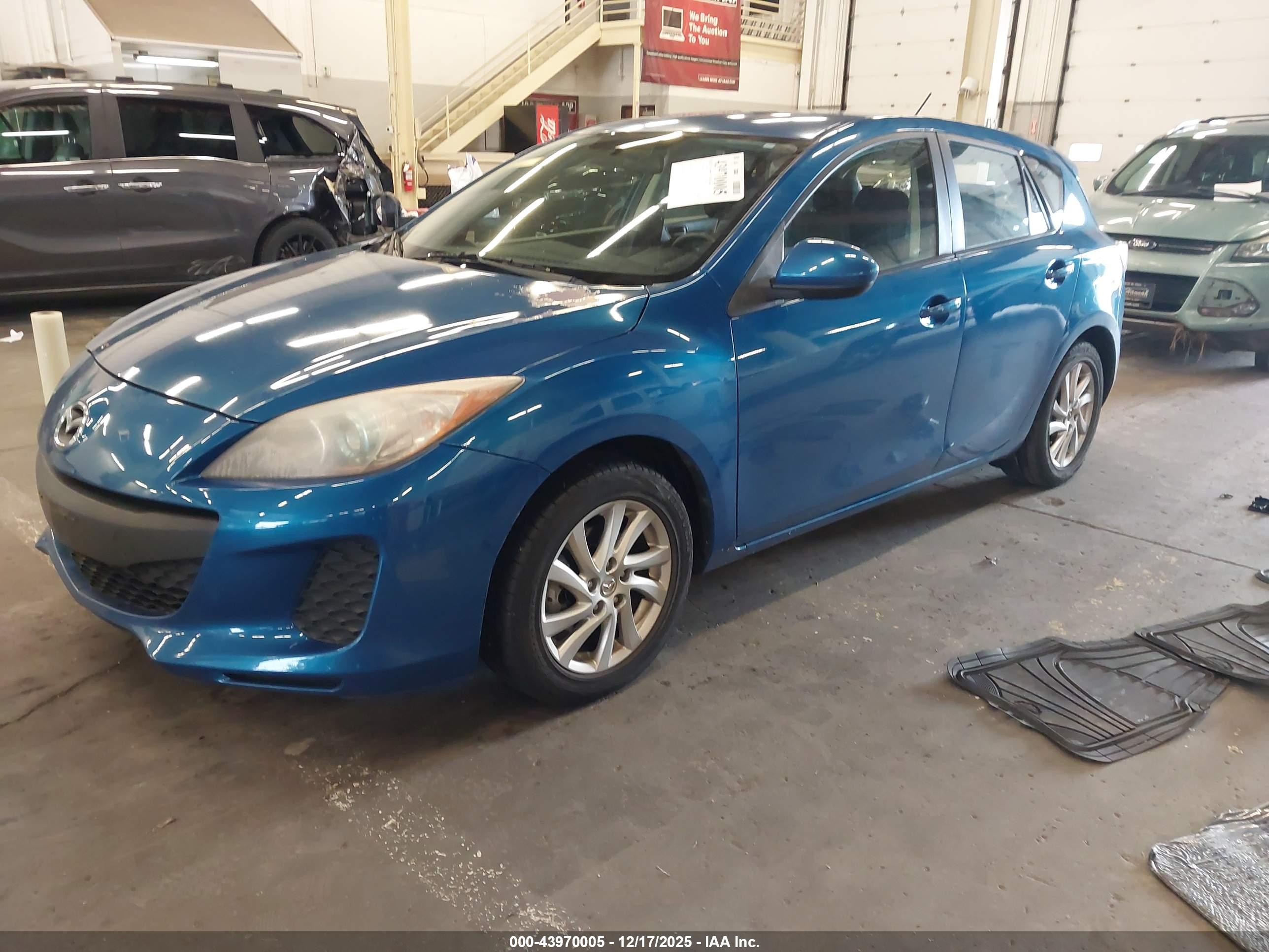 MAZDA MAZDA3 image 2