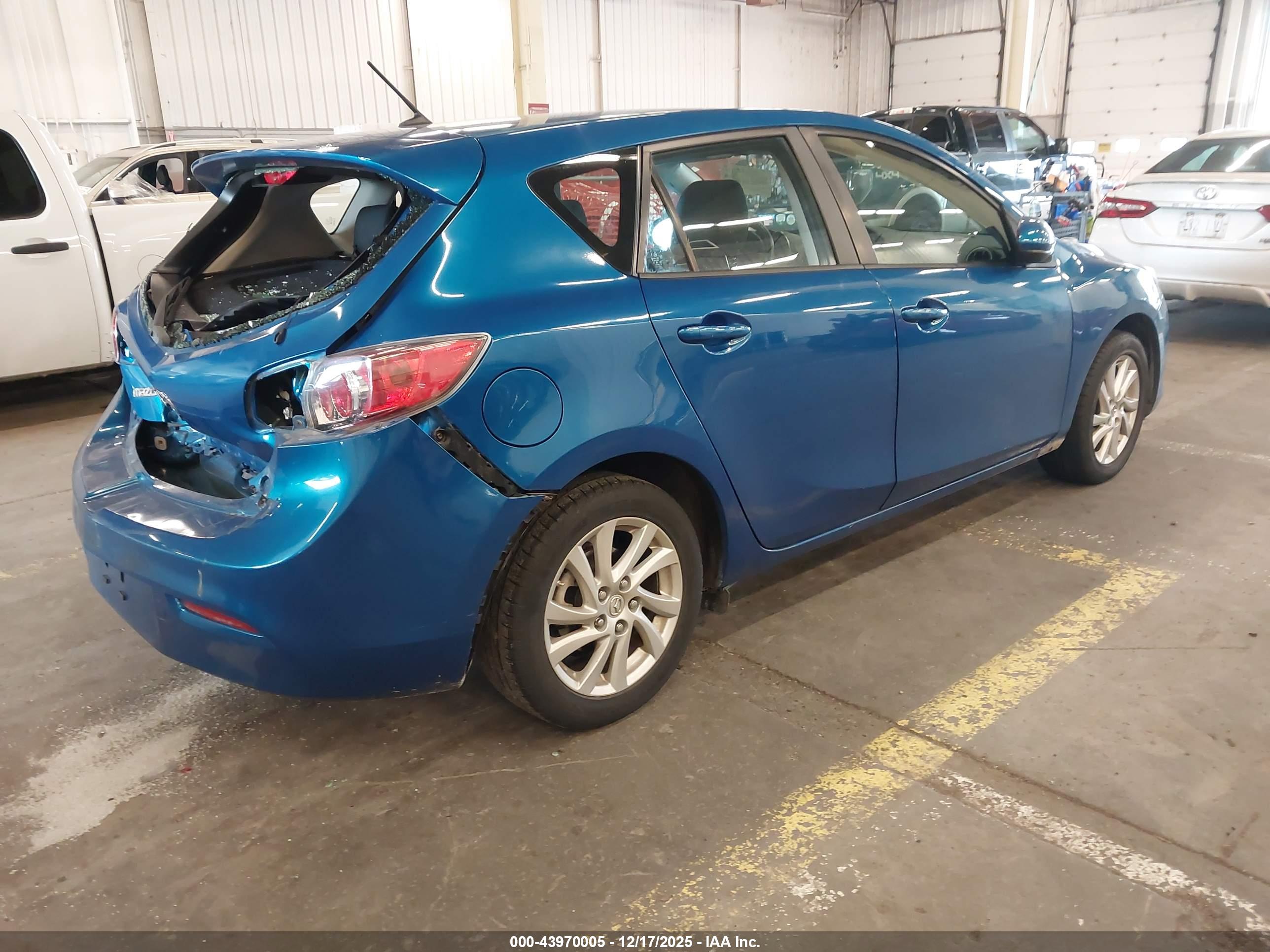 MAZDA MAZDA3 image 4