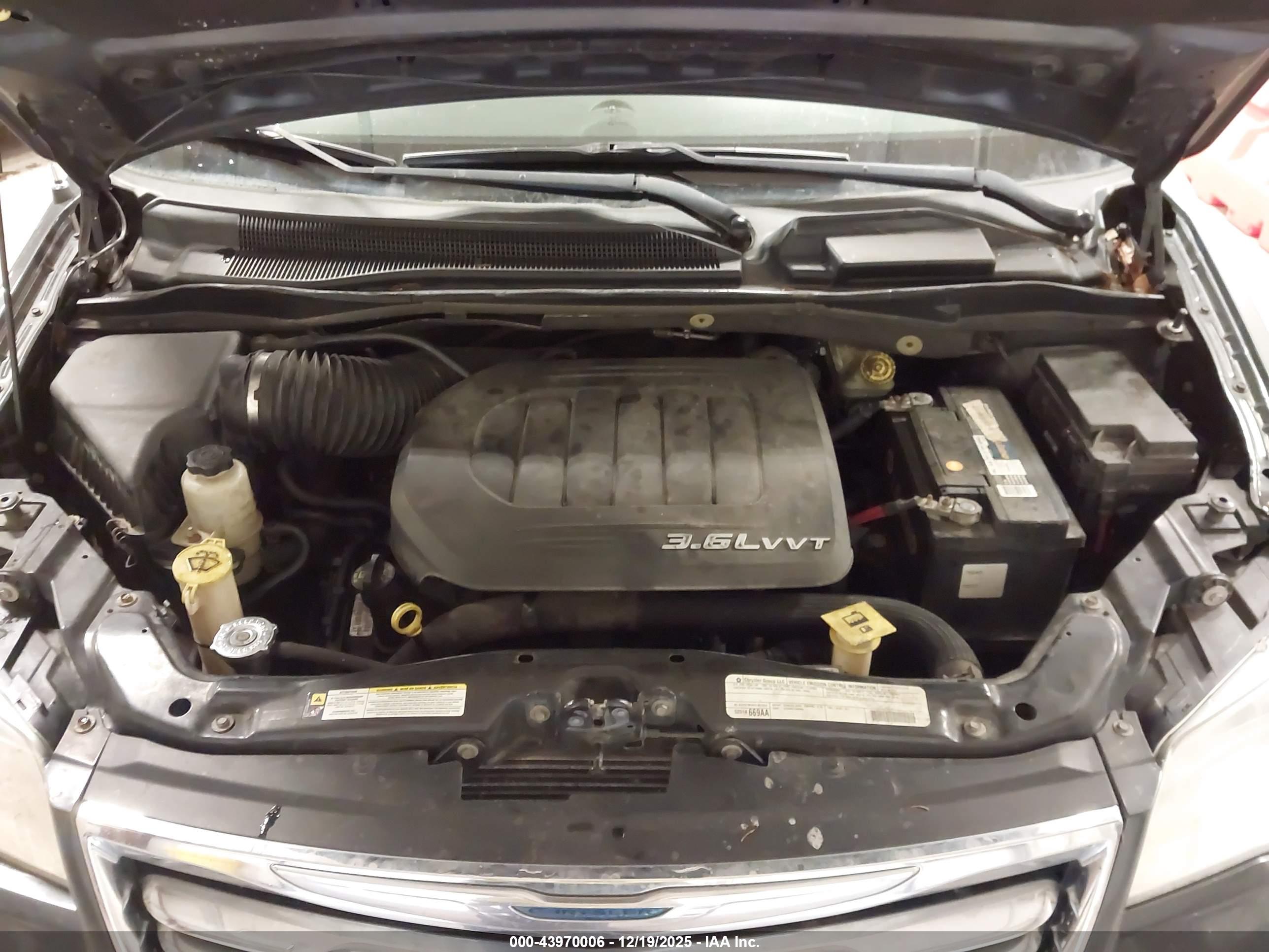CHRYSLER TOWN image 10