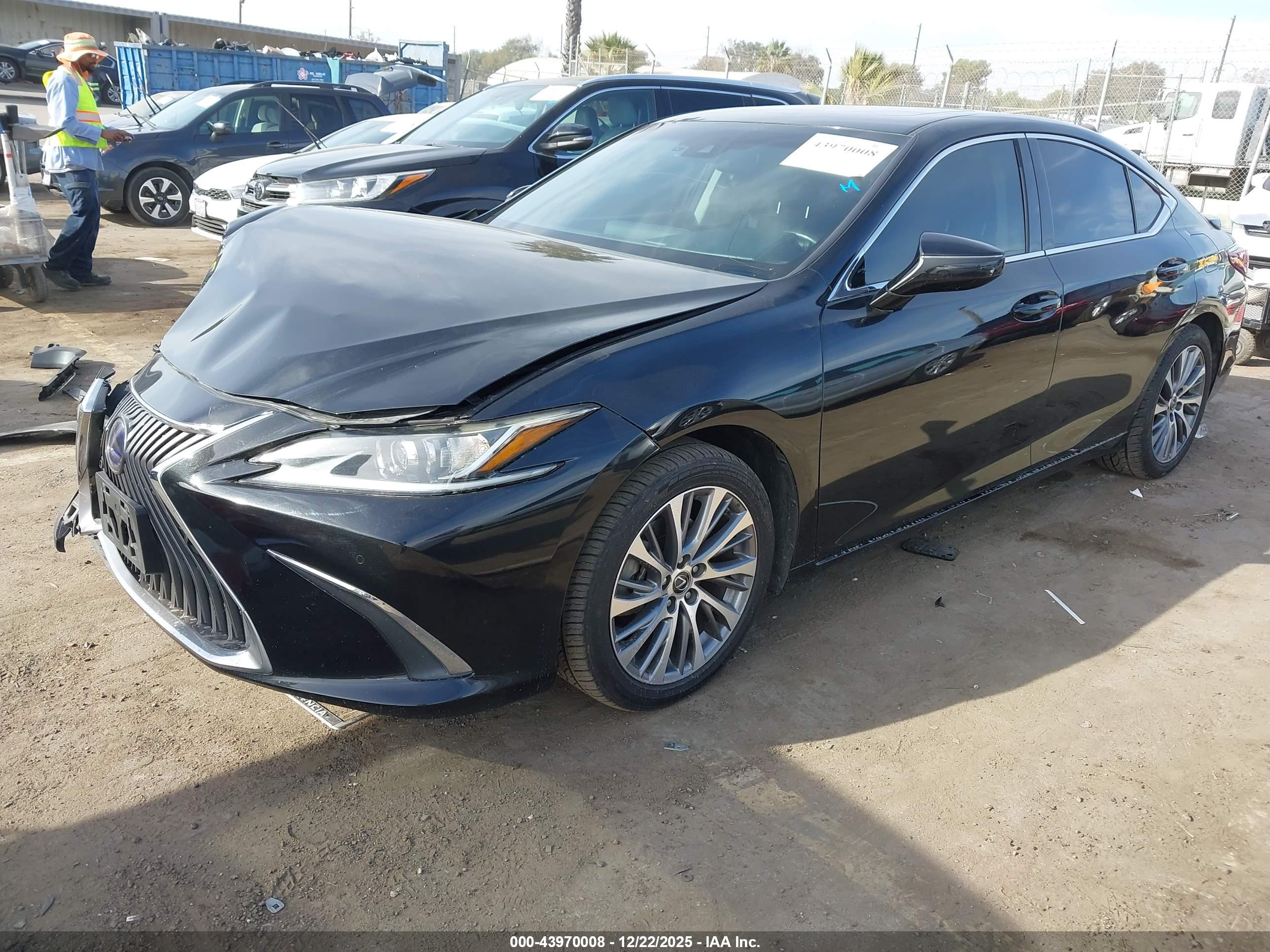 LEXUS ES image 2