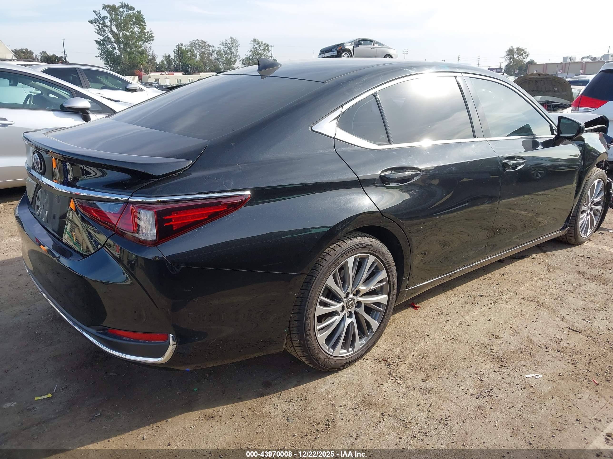 LEXUS ES image 4