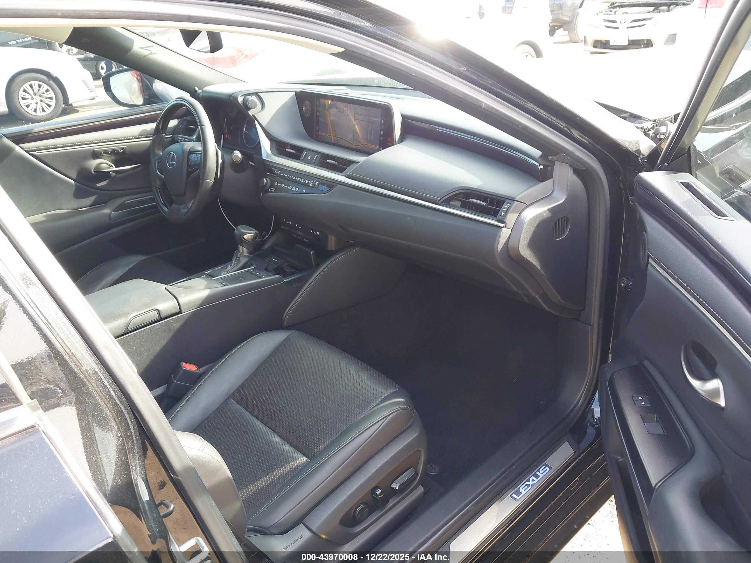 LEXUS ES image 5