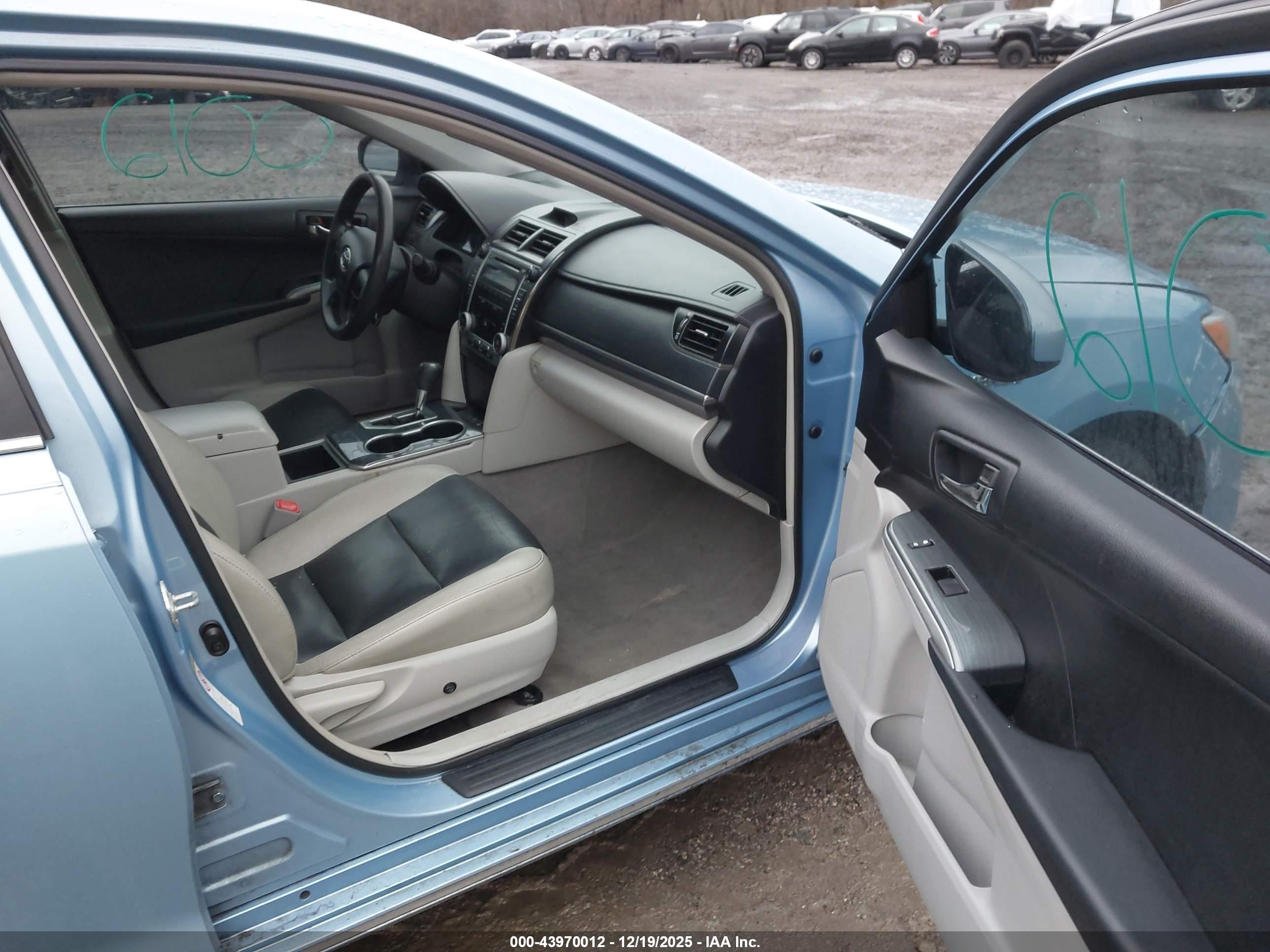 TOYOTA CAMRY image 5
