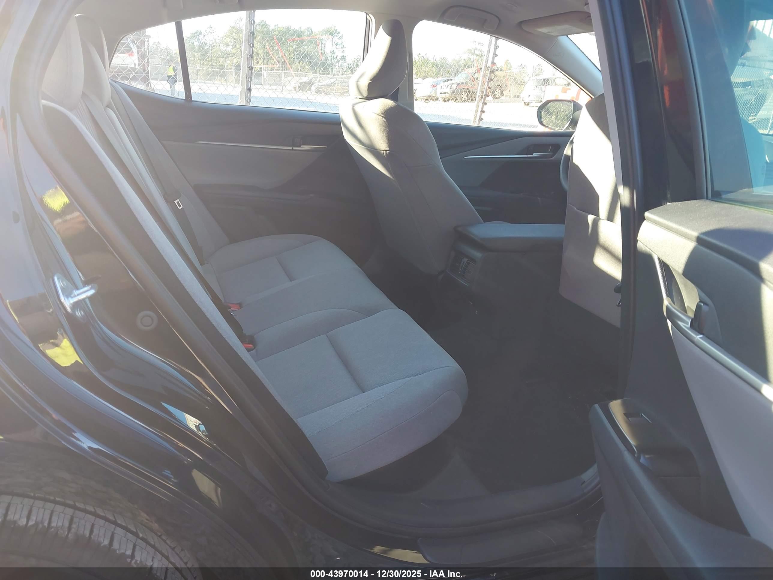 TOYOTA CAMRY image 8