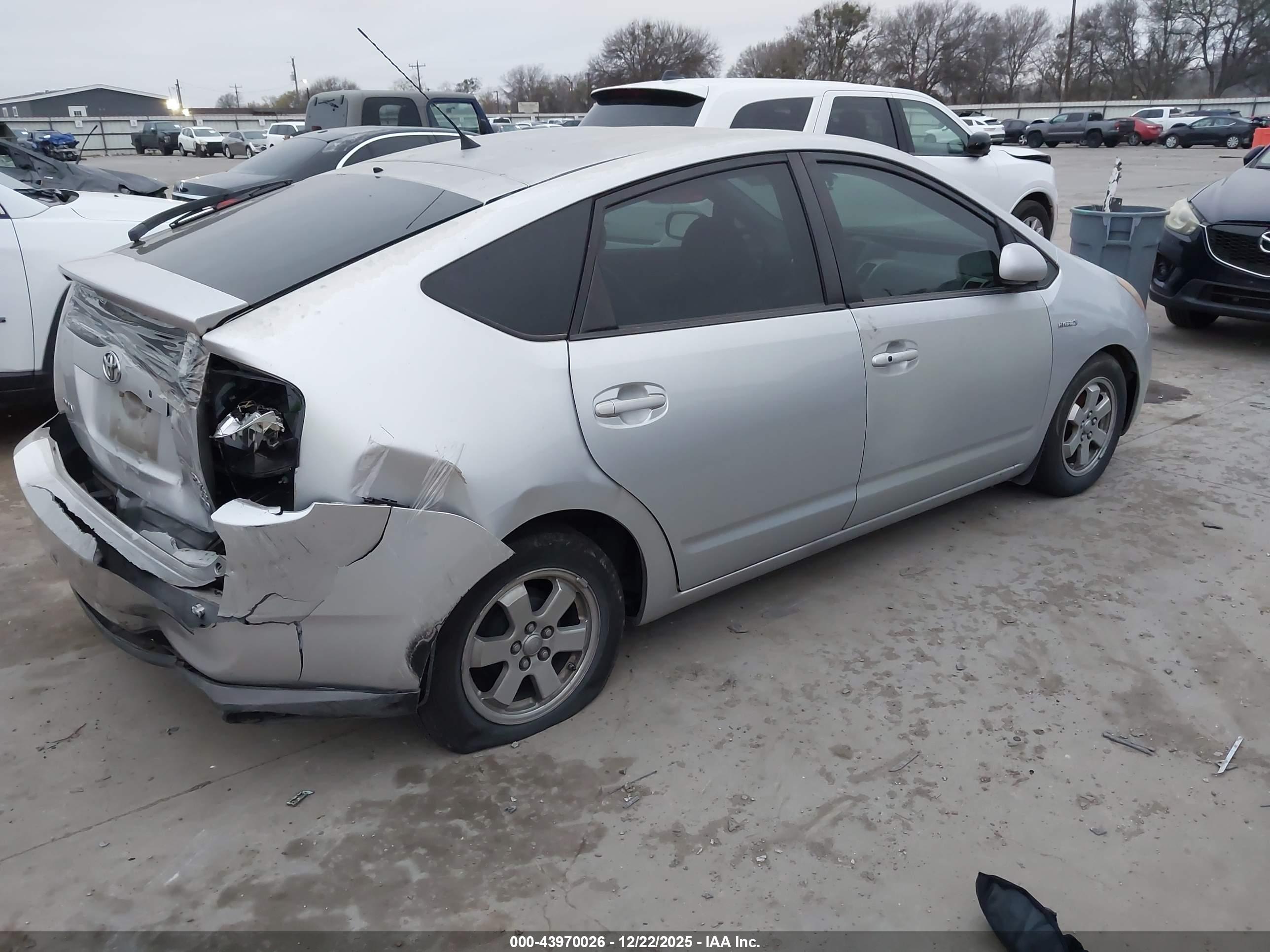 TOYOTA PRIUS image 4