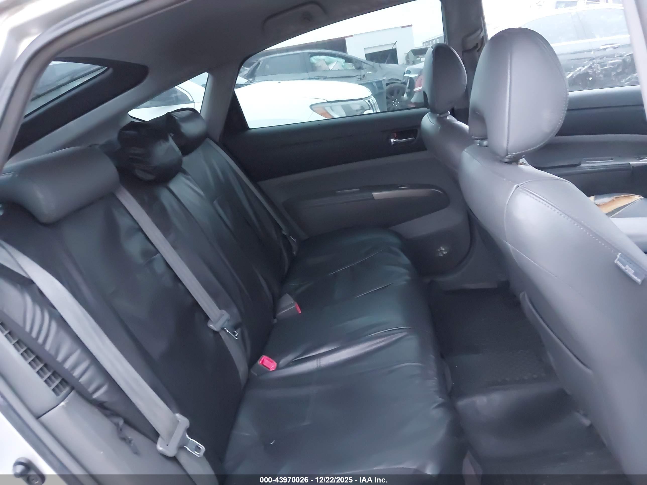 TOYOTA PRIUS image 8