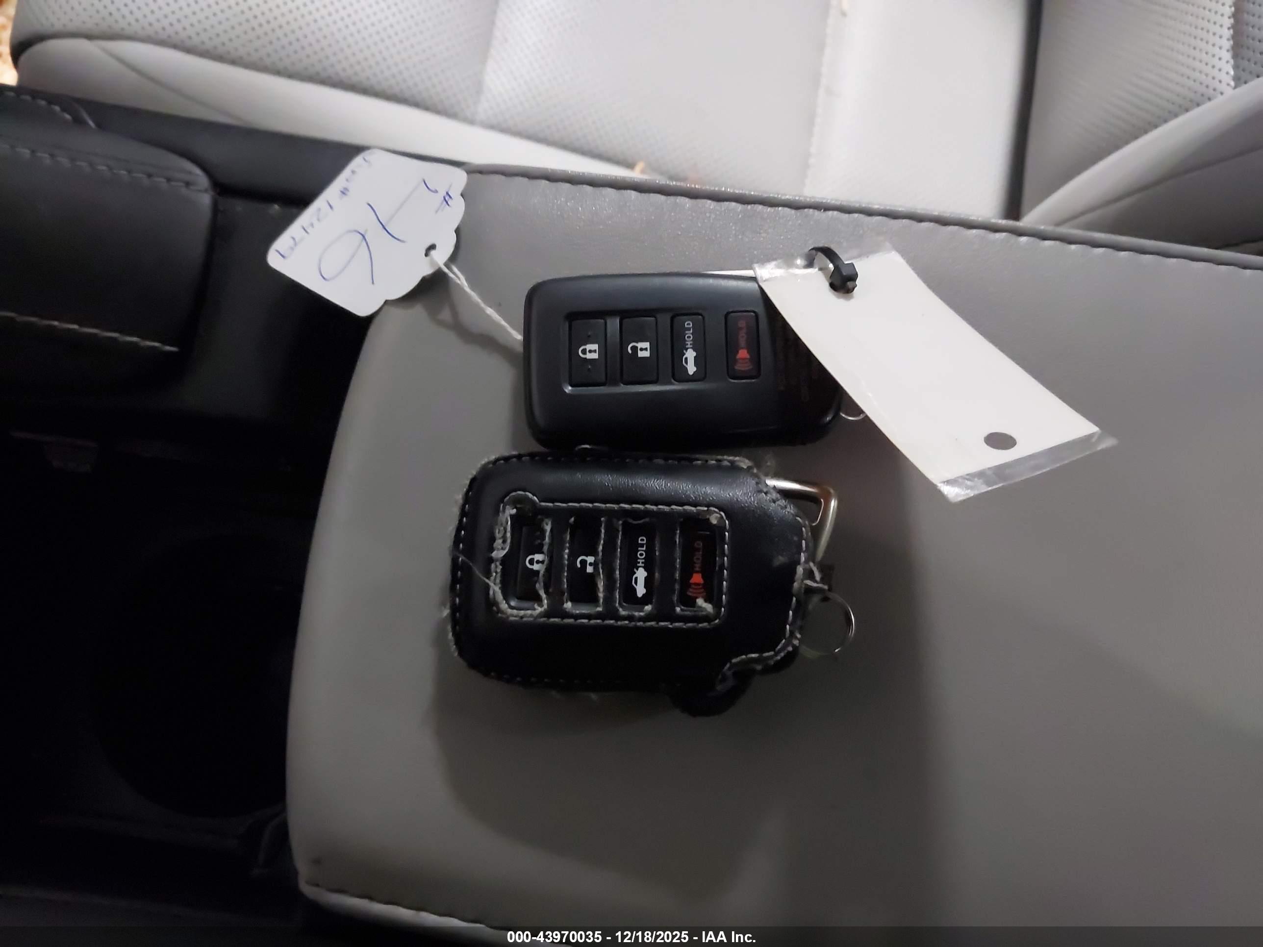 LEXUS ES image 11