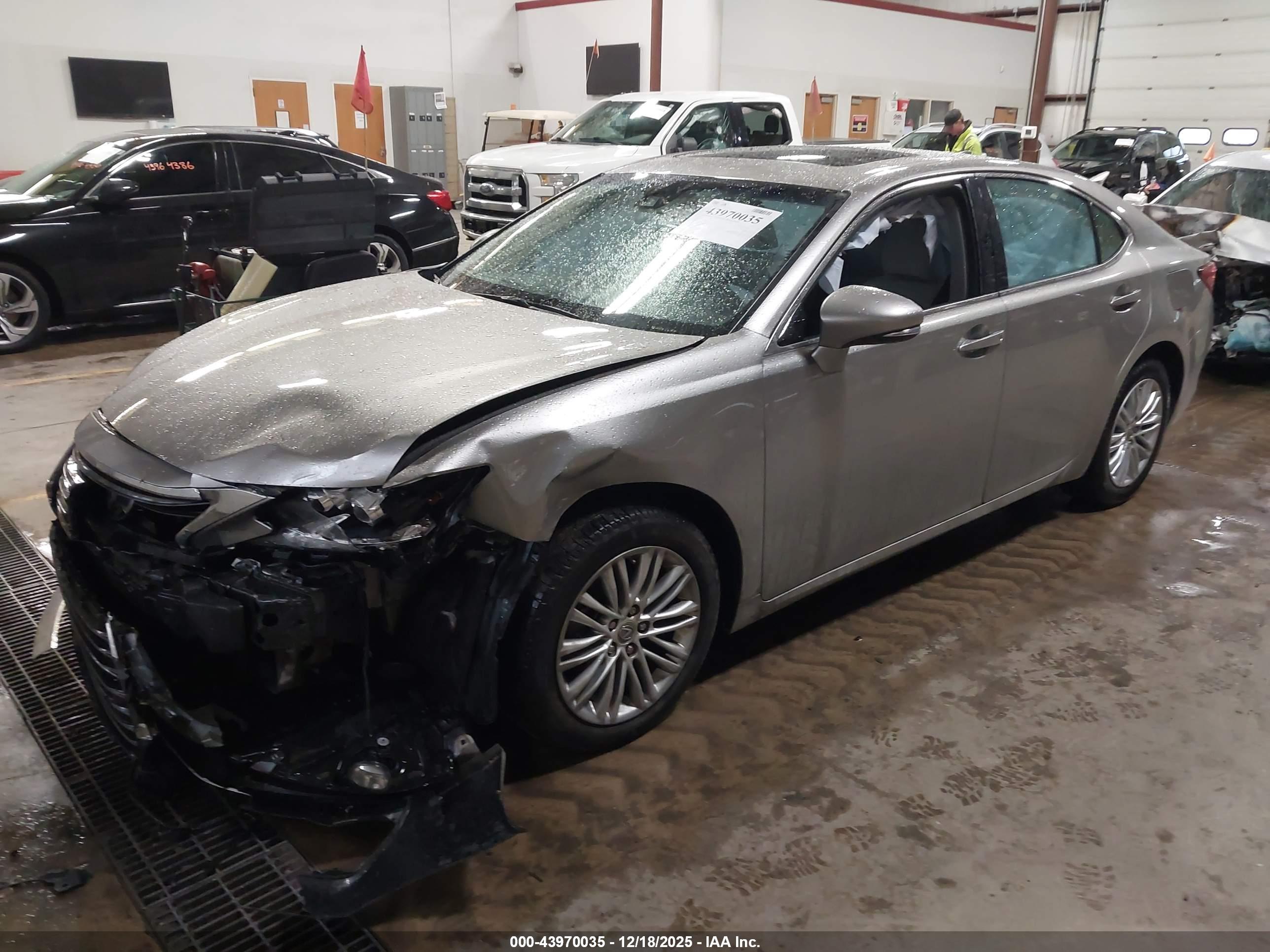 LEXUS ES image 2