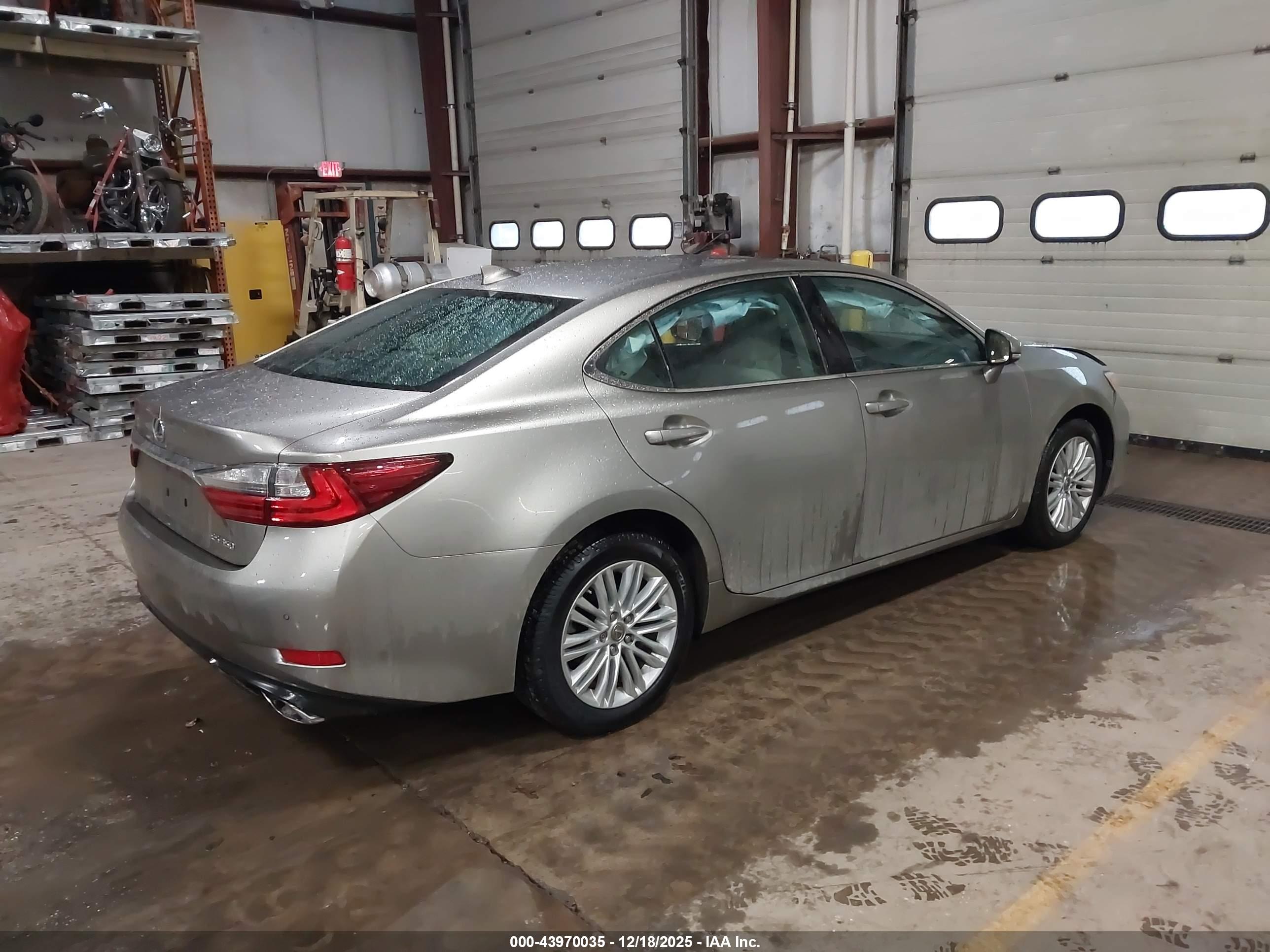 LEXUS ES image 4