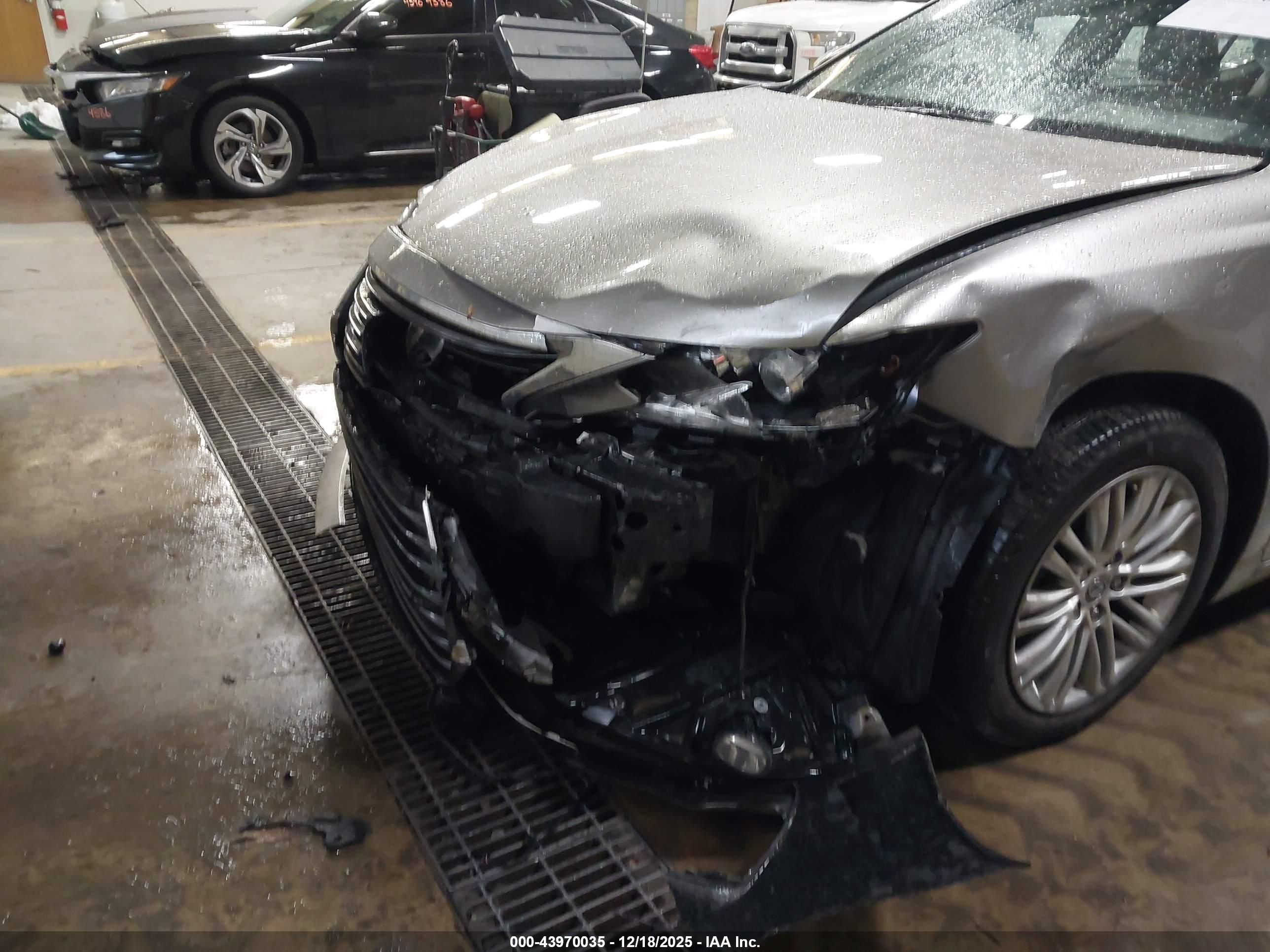 LEXUS ES image 6