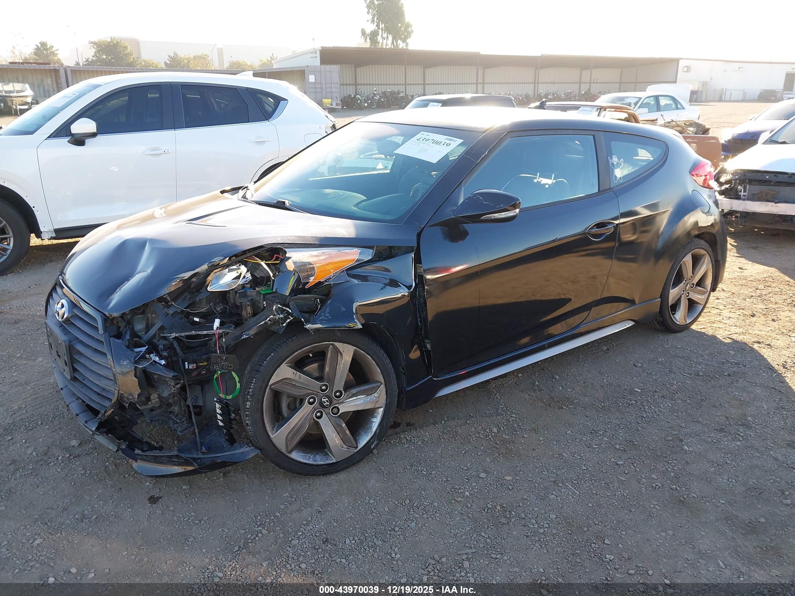 HYUNDAI VELOSTER image 2