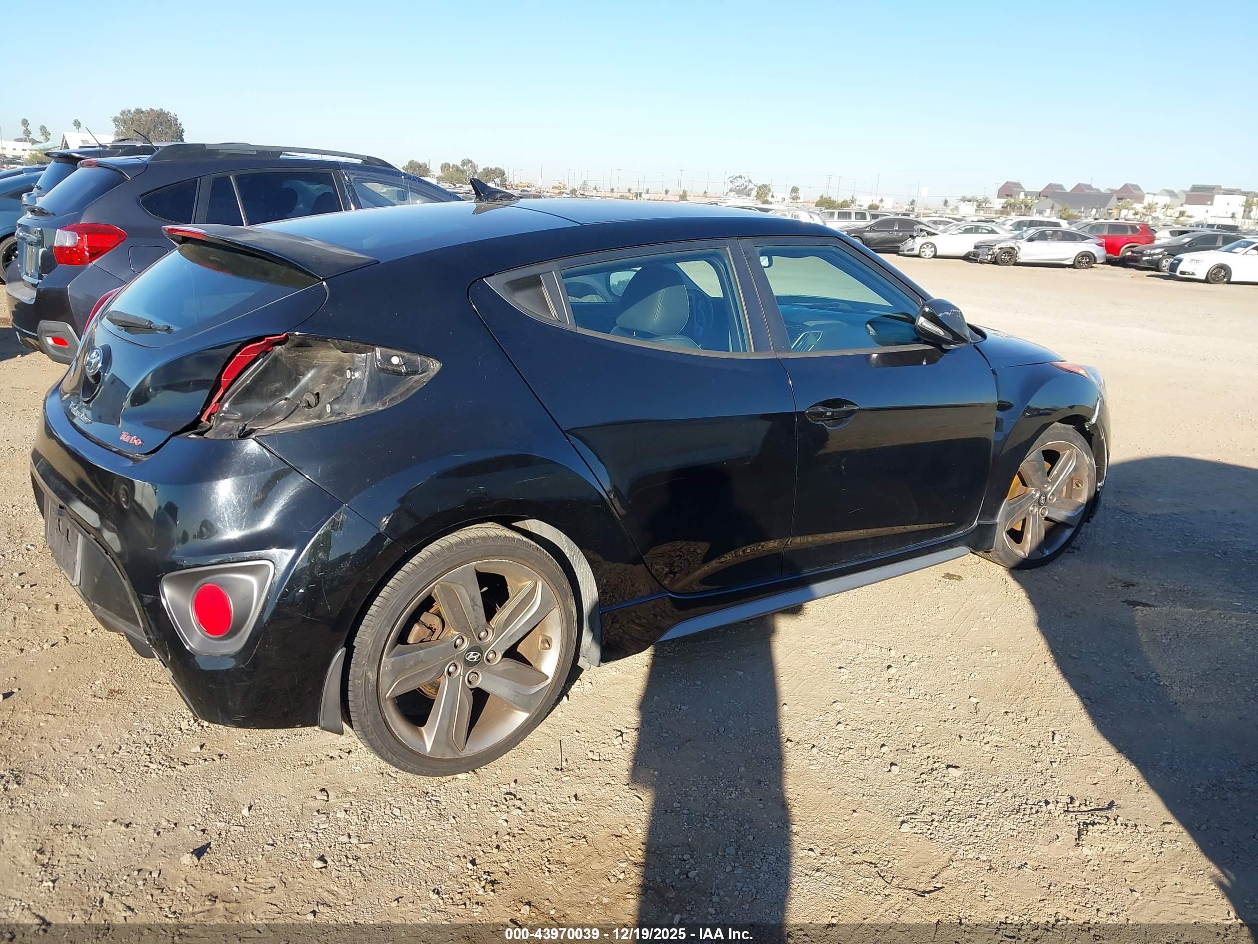 HYUNDAI VELOSTER image 4