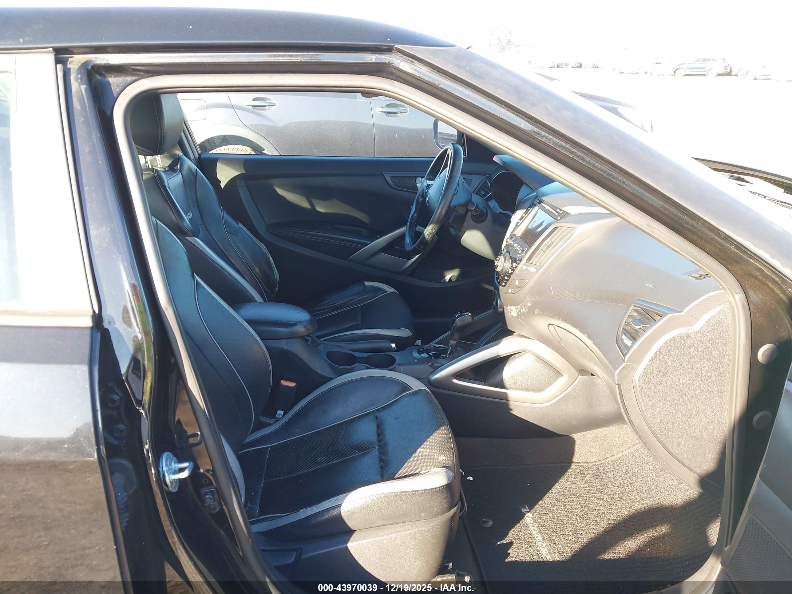 HYUNDAI VELOSTER image 5