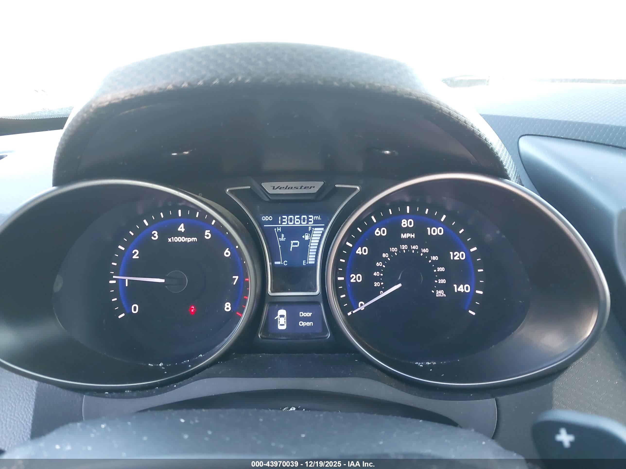 HYUNDAI VELOSTER image 7