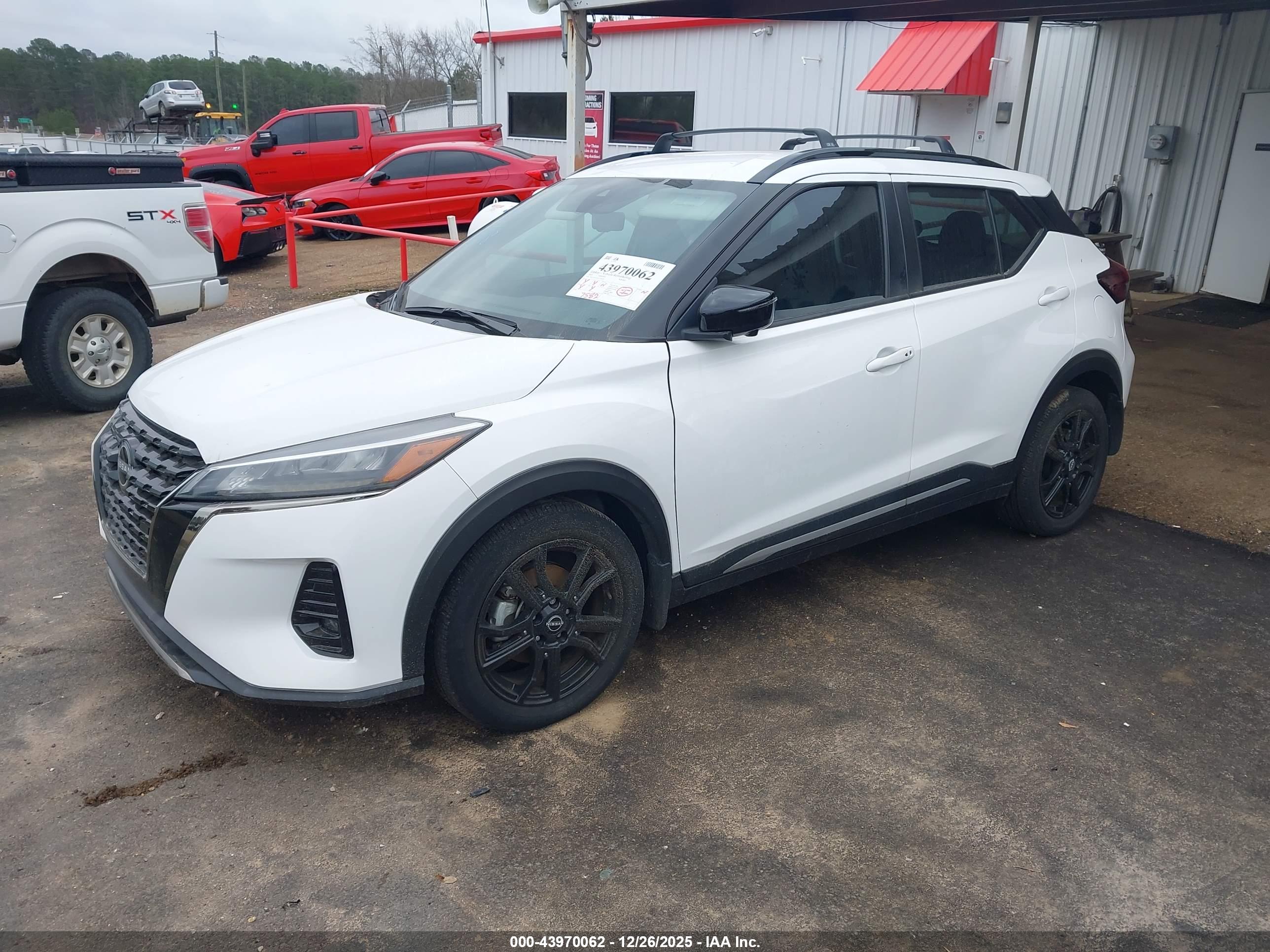 NISSAN KICKS image 2