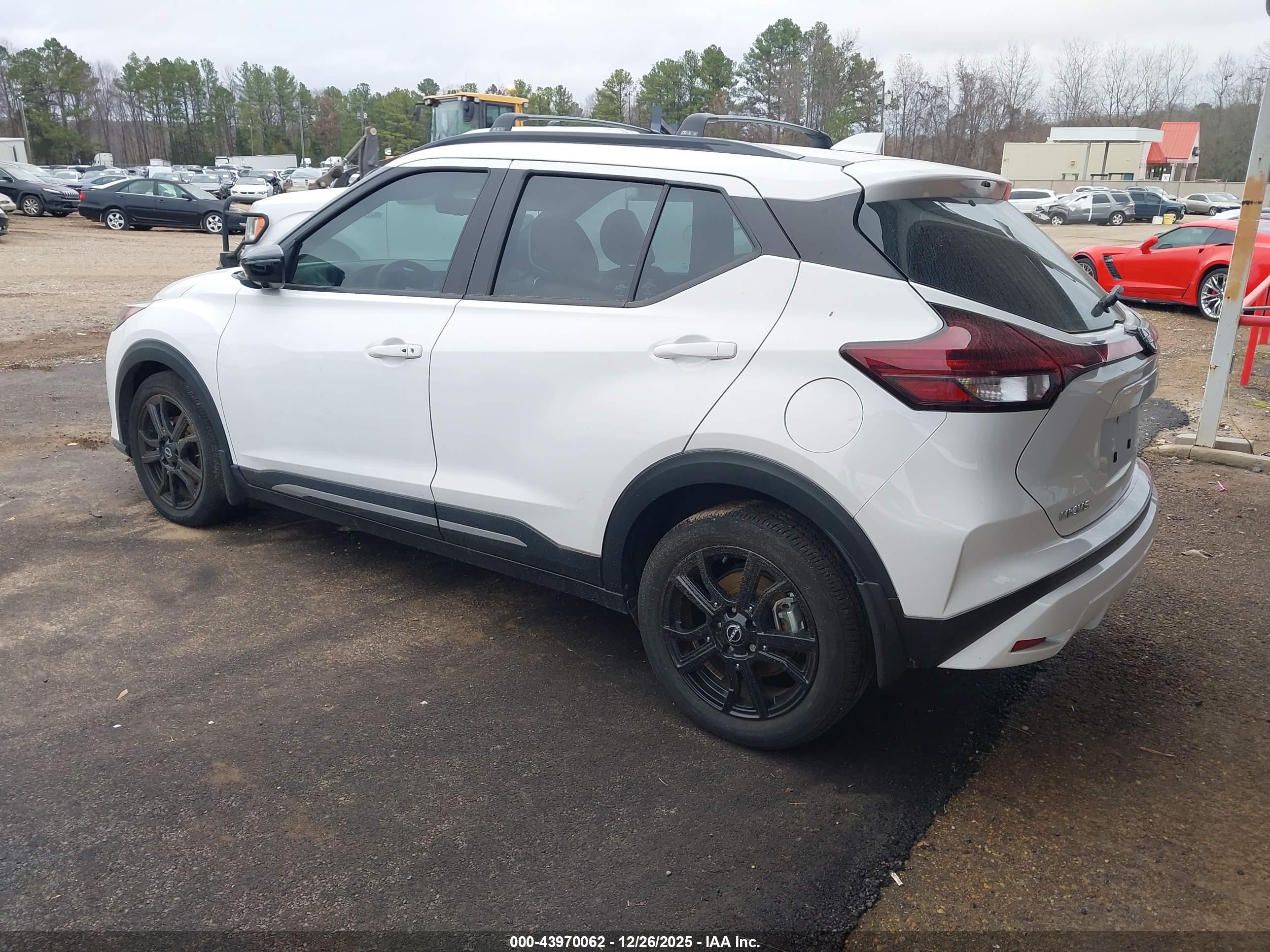 NISSAN KICKS image 3