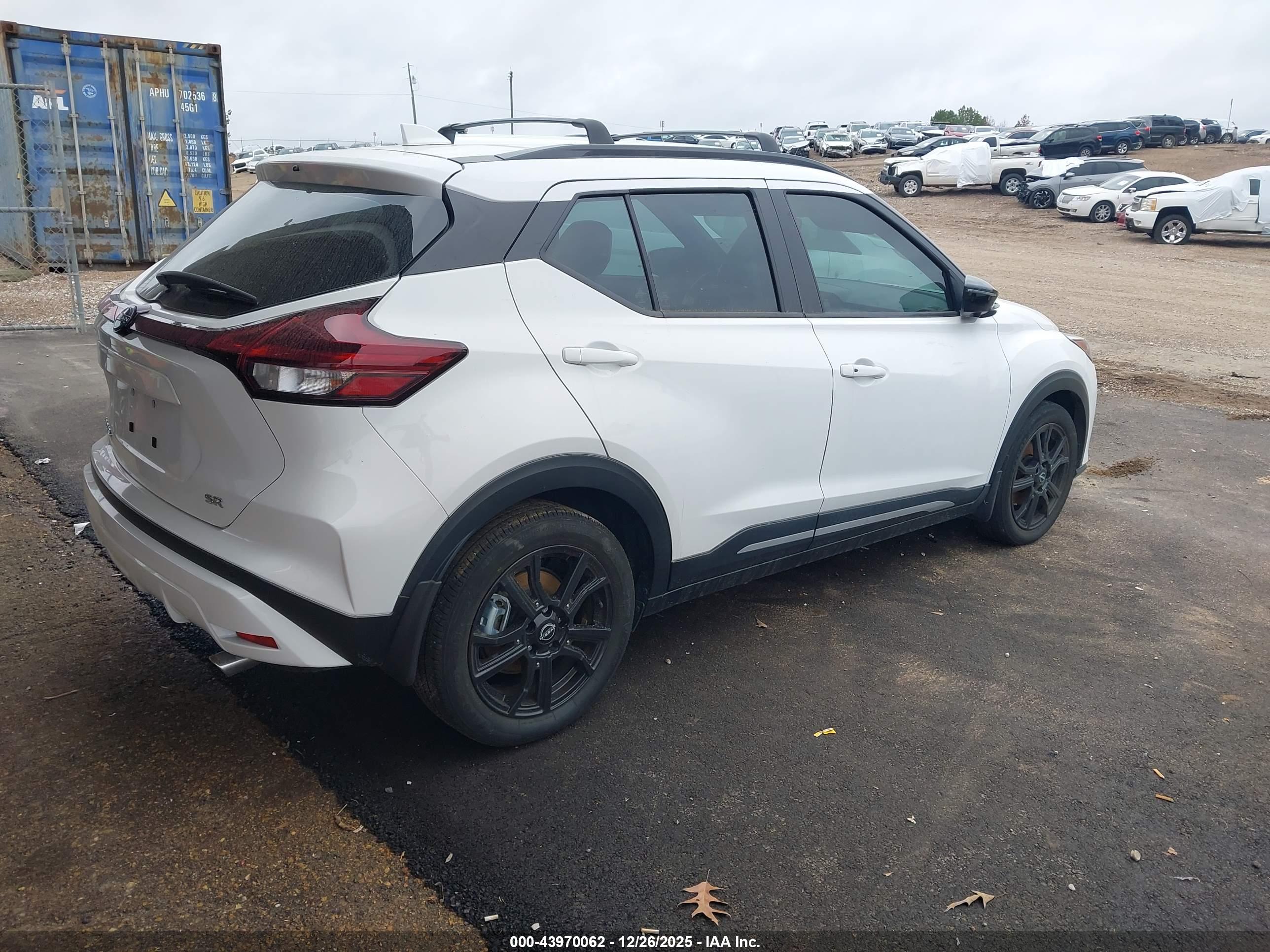 NISSAN KICKS image 4