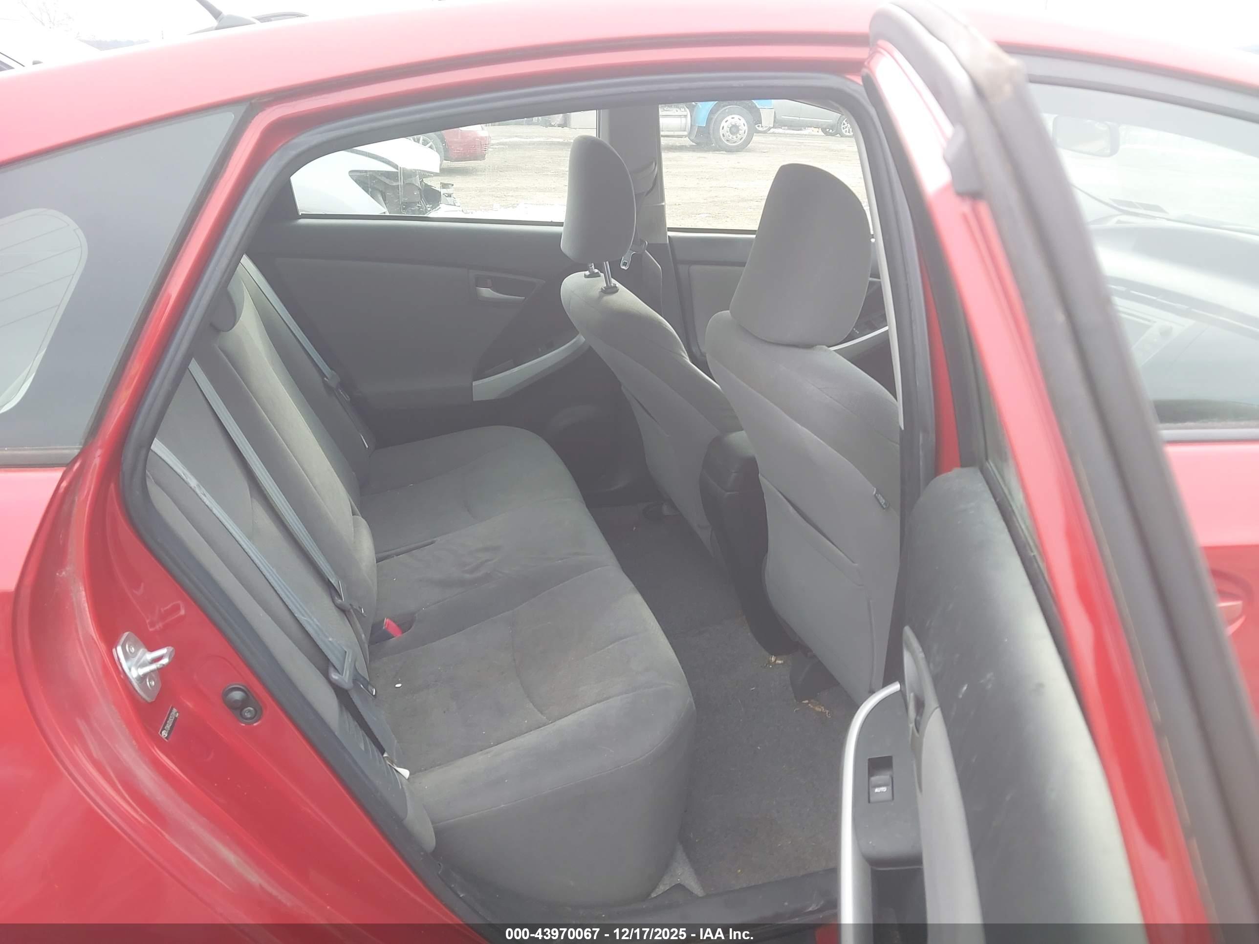 TOYOTA PRIUS image 8
