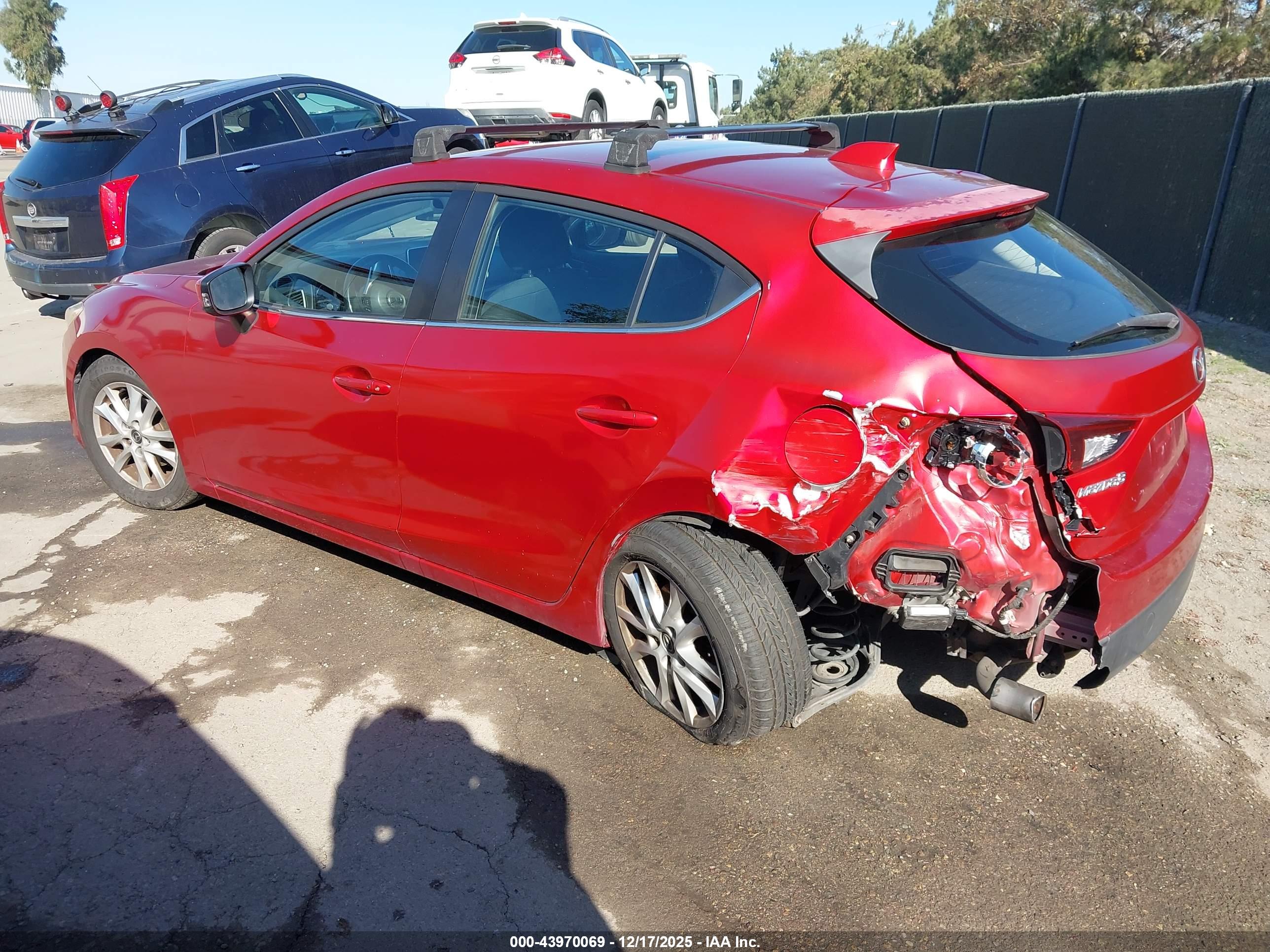 MAZDA MAZDA3 image 3