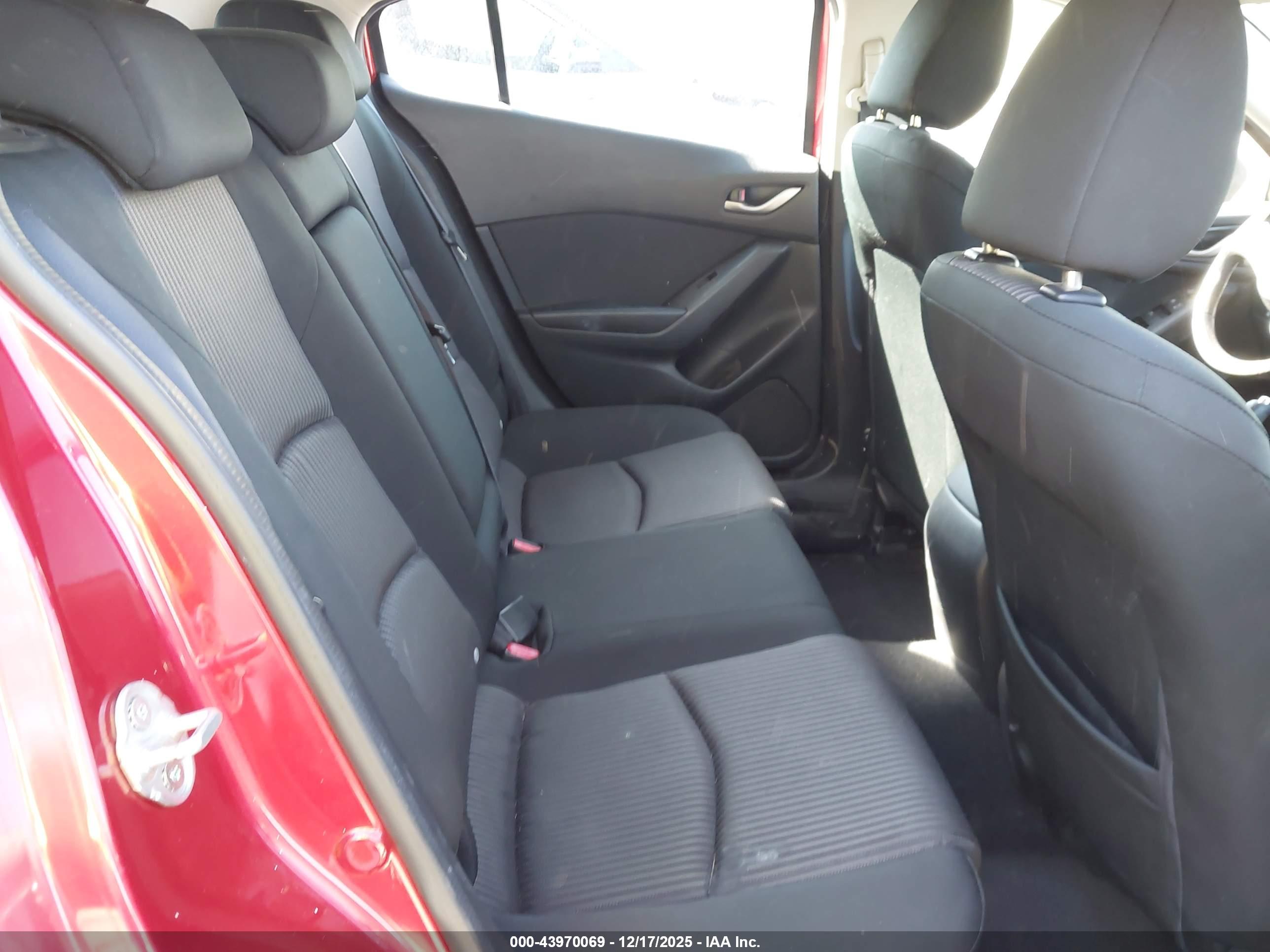 MAZDA MAZDA3 image 8