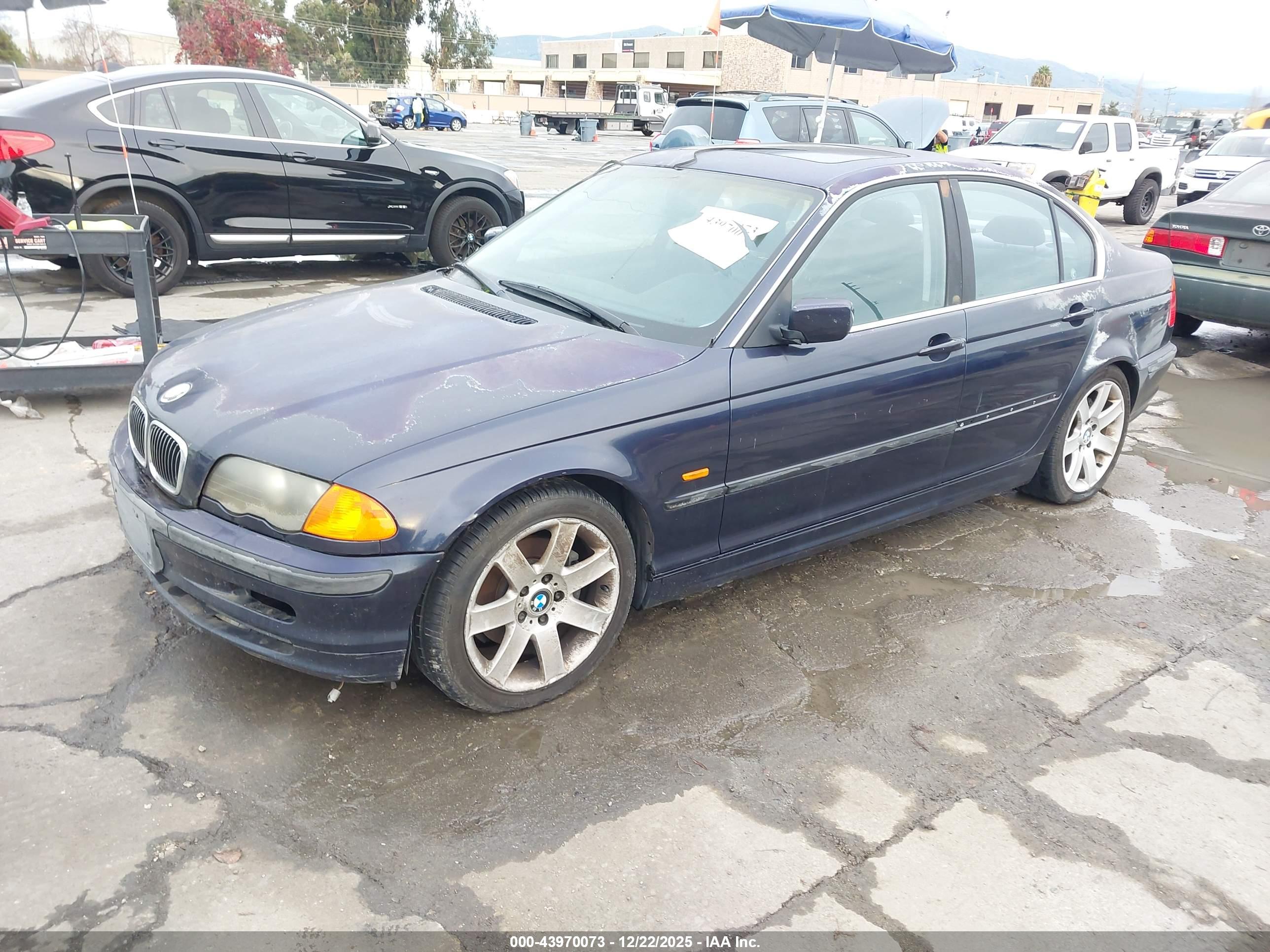 BMW 328I image 2