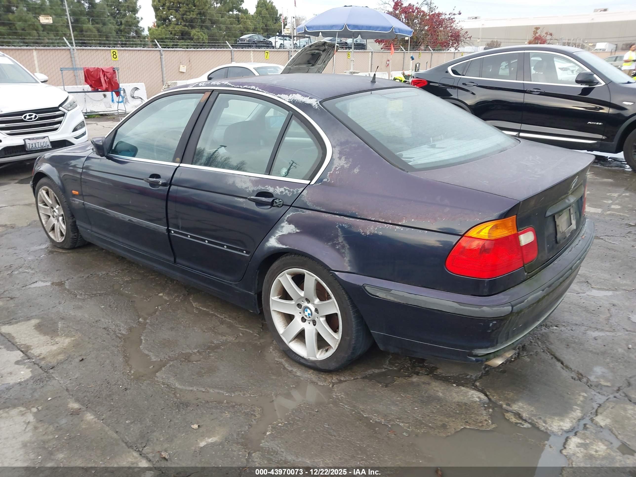 BMW 328I image 3